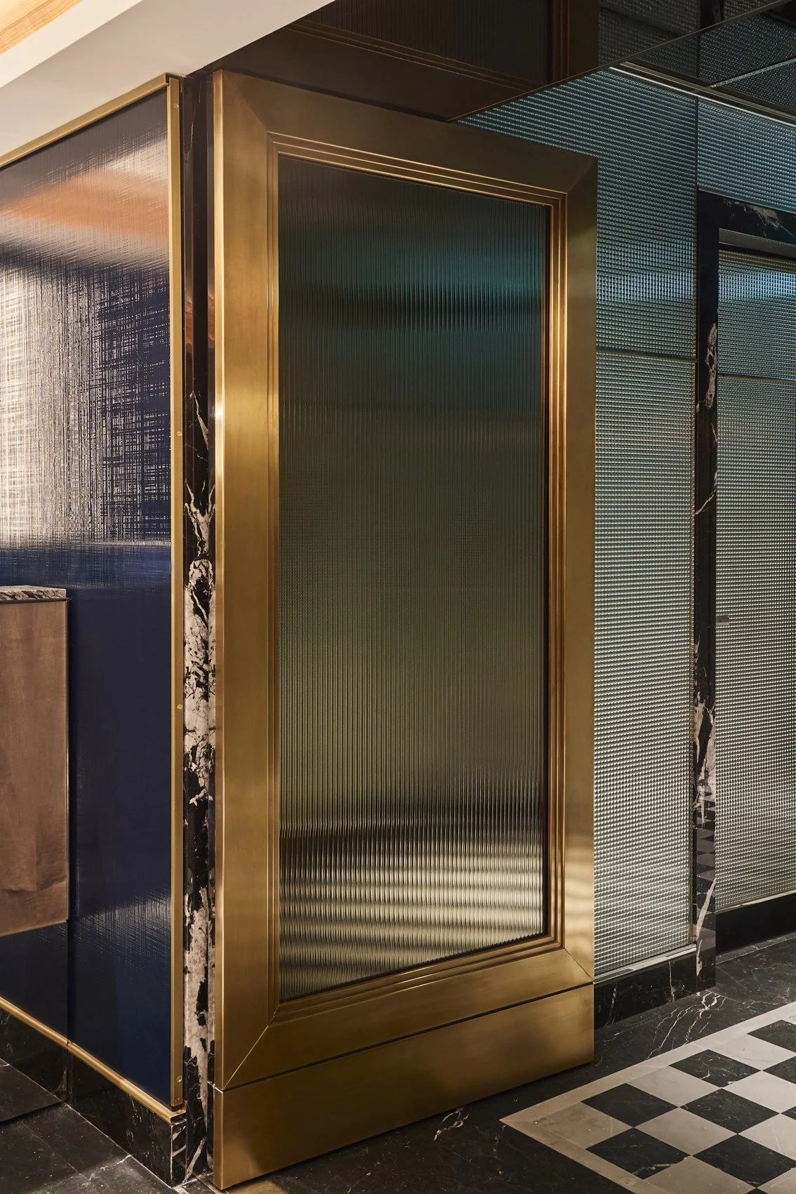 harrods-personal-mens-shopping-studio-david-collins-studio-martyn-white-uk-15.jpg