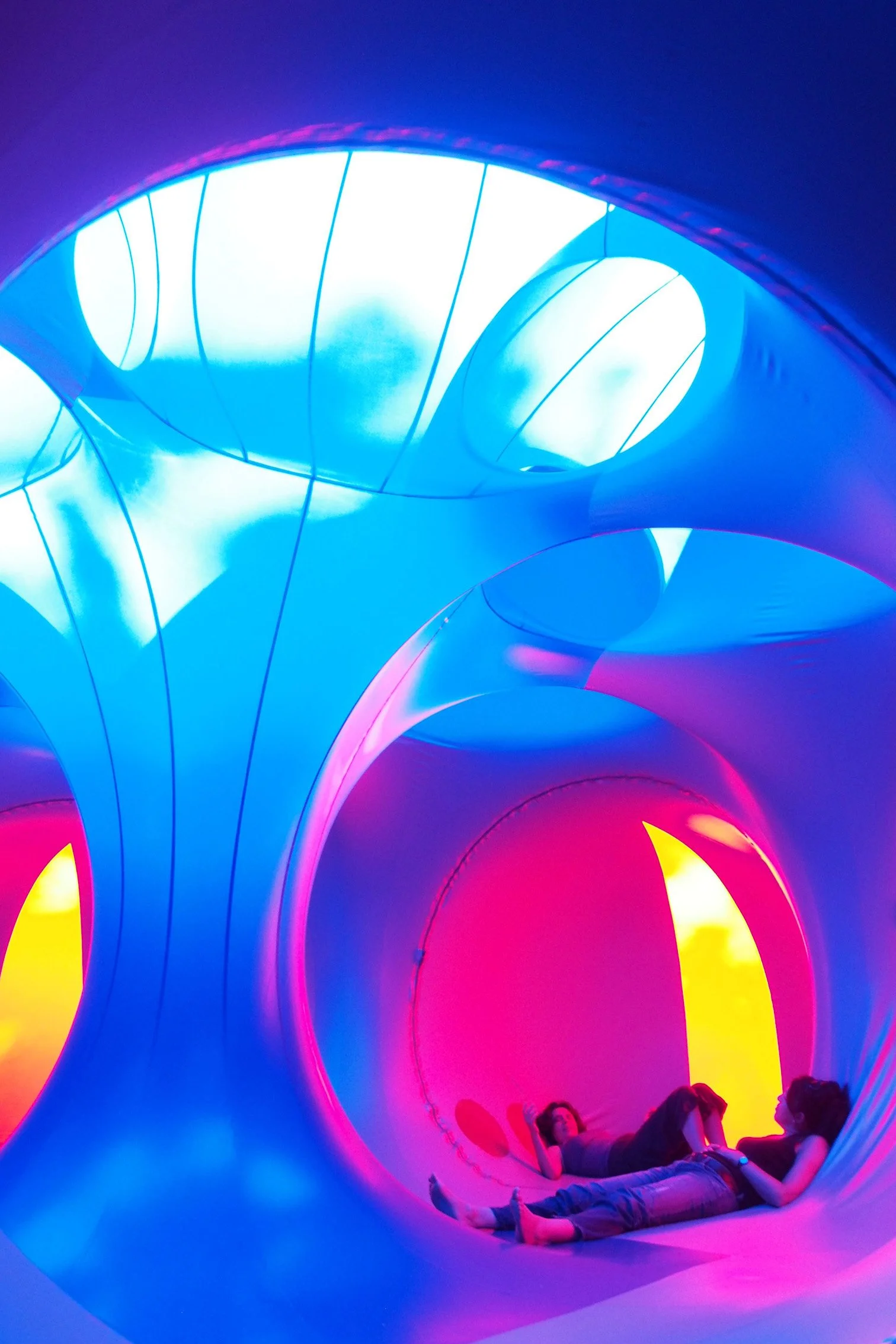 luxart-battersea-power-station-architects-of-air-installation-1.jpg