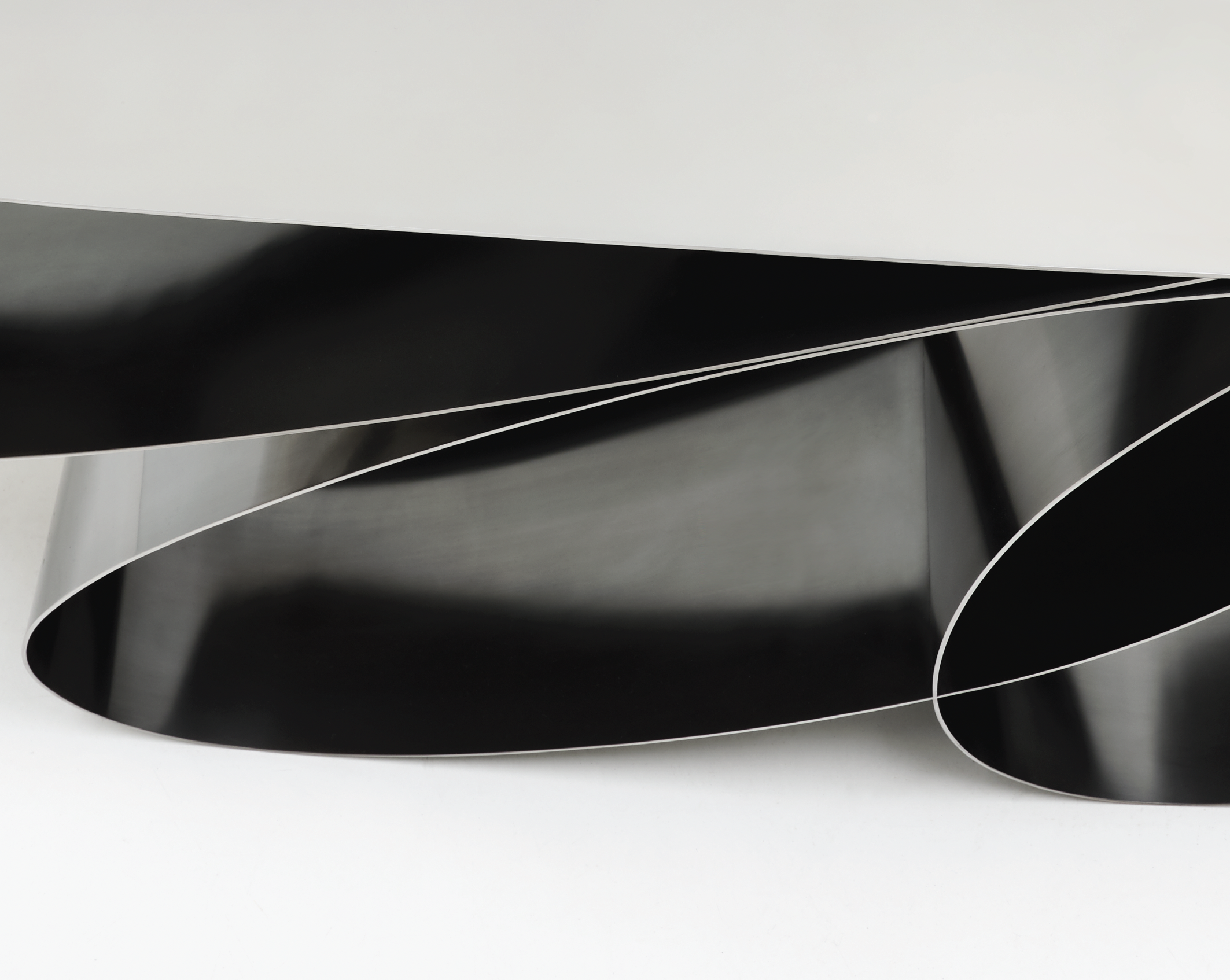 xavier-lust-eagle-console-design-2.png