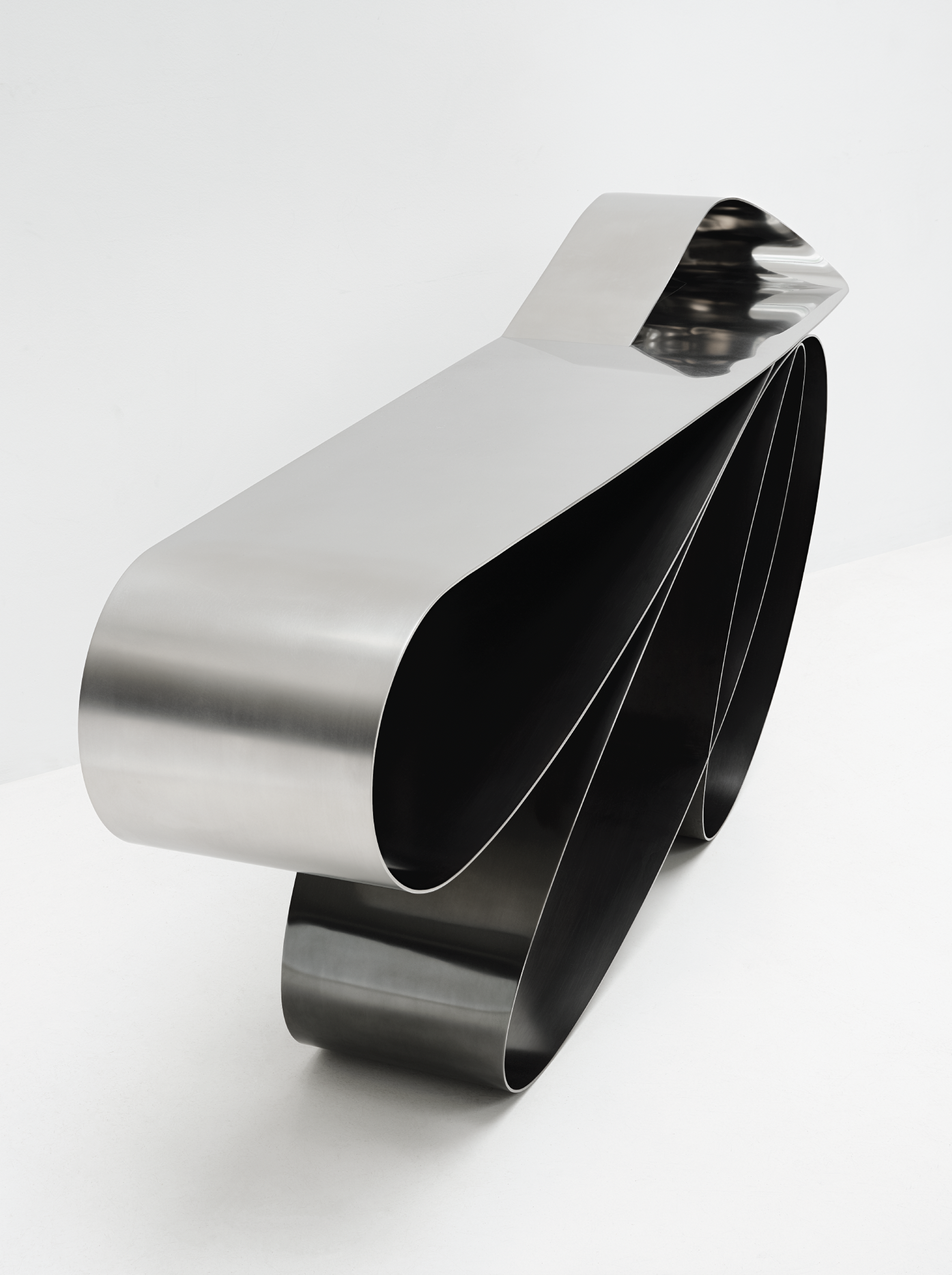 xavier-lust-eagle-console-design-3.png