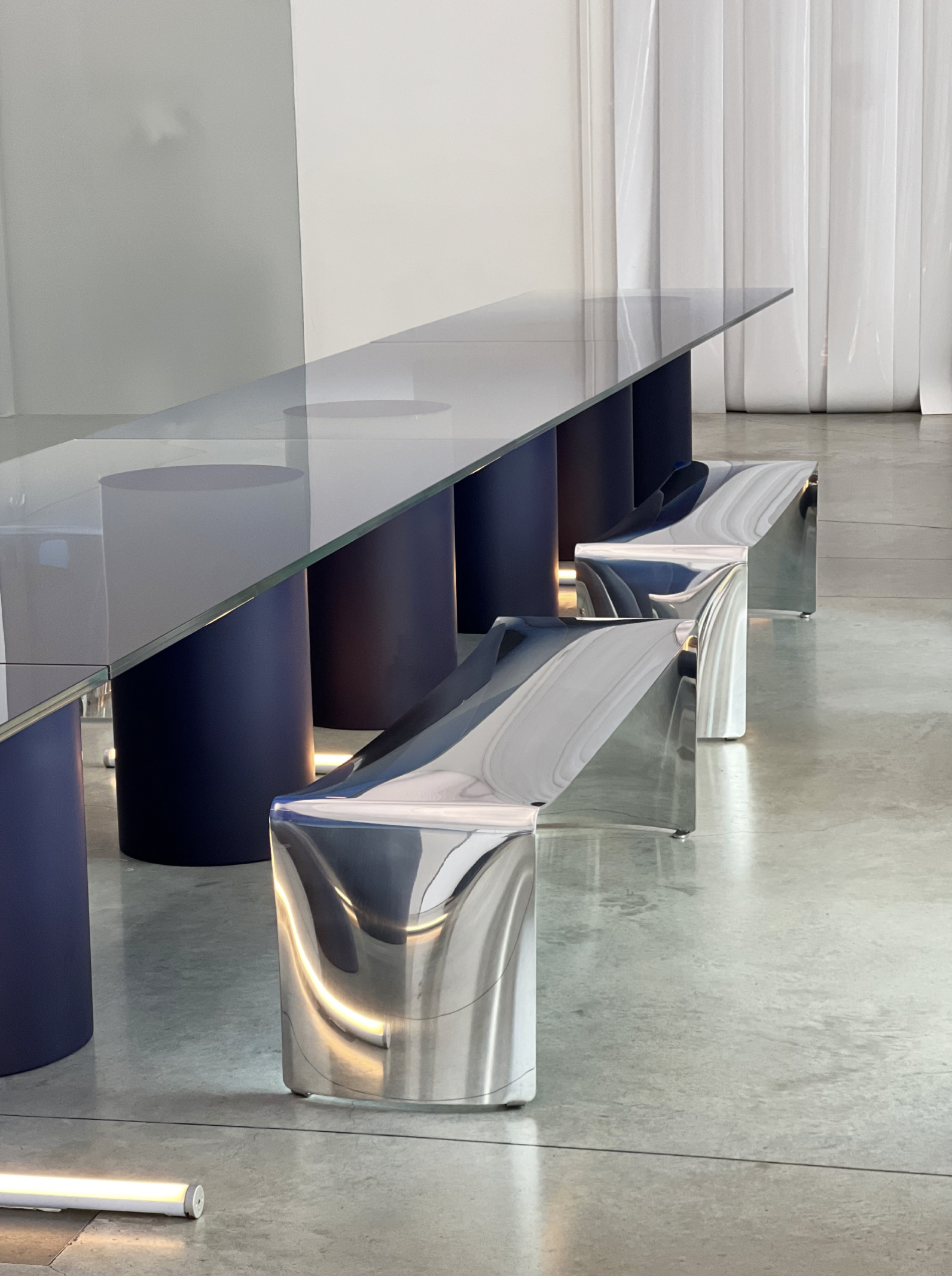 xavier-lust-le-banc-bench-curved-metal-design-4.png