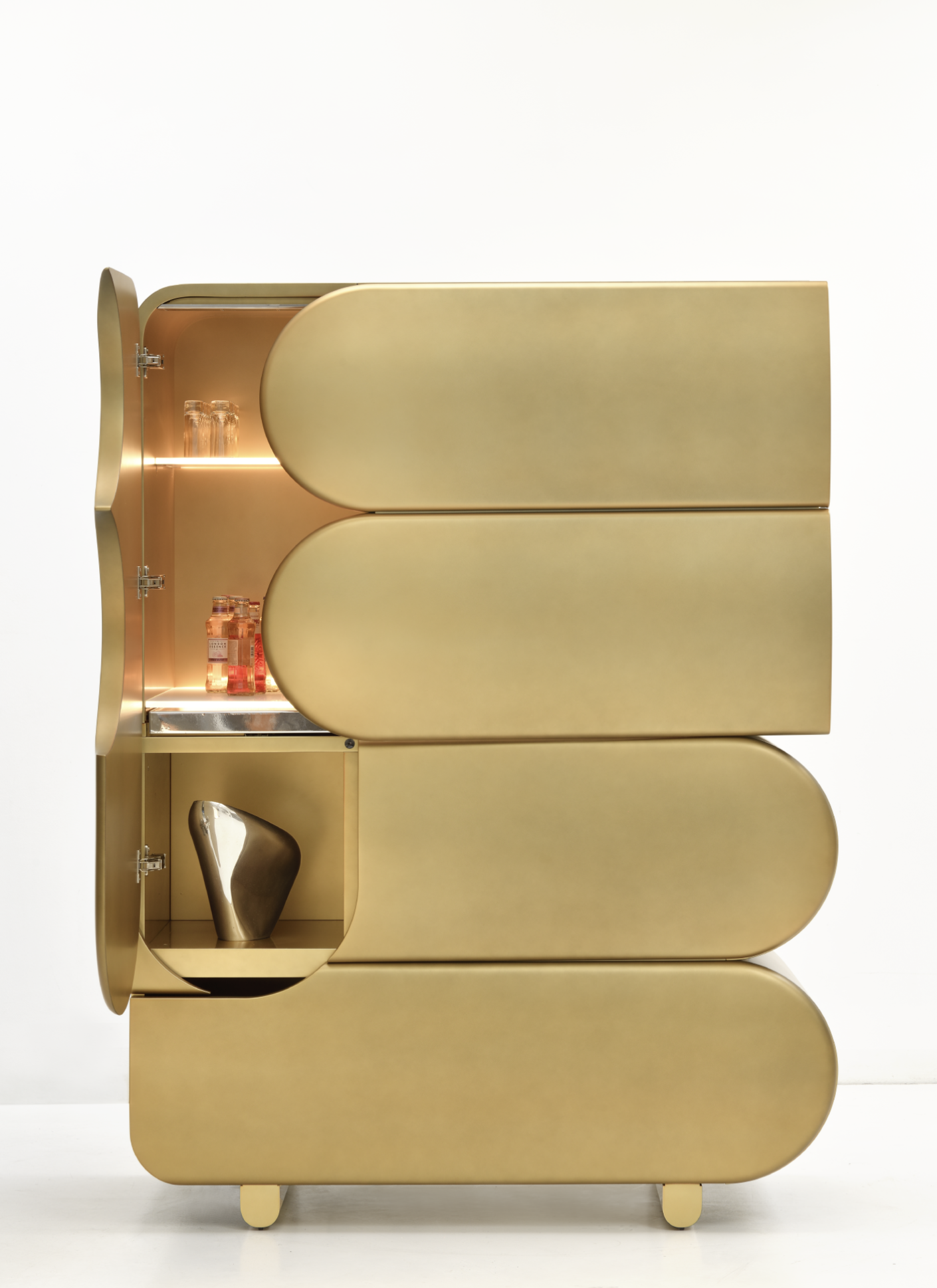 xavier-lust-alchemist-bar-sculptural-metal-design-1.png
