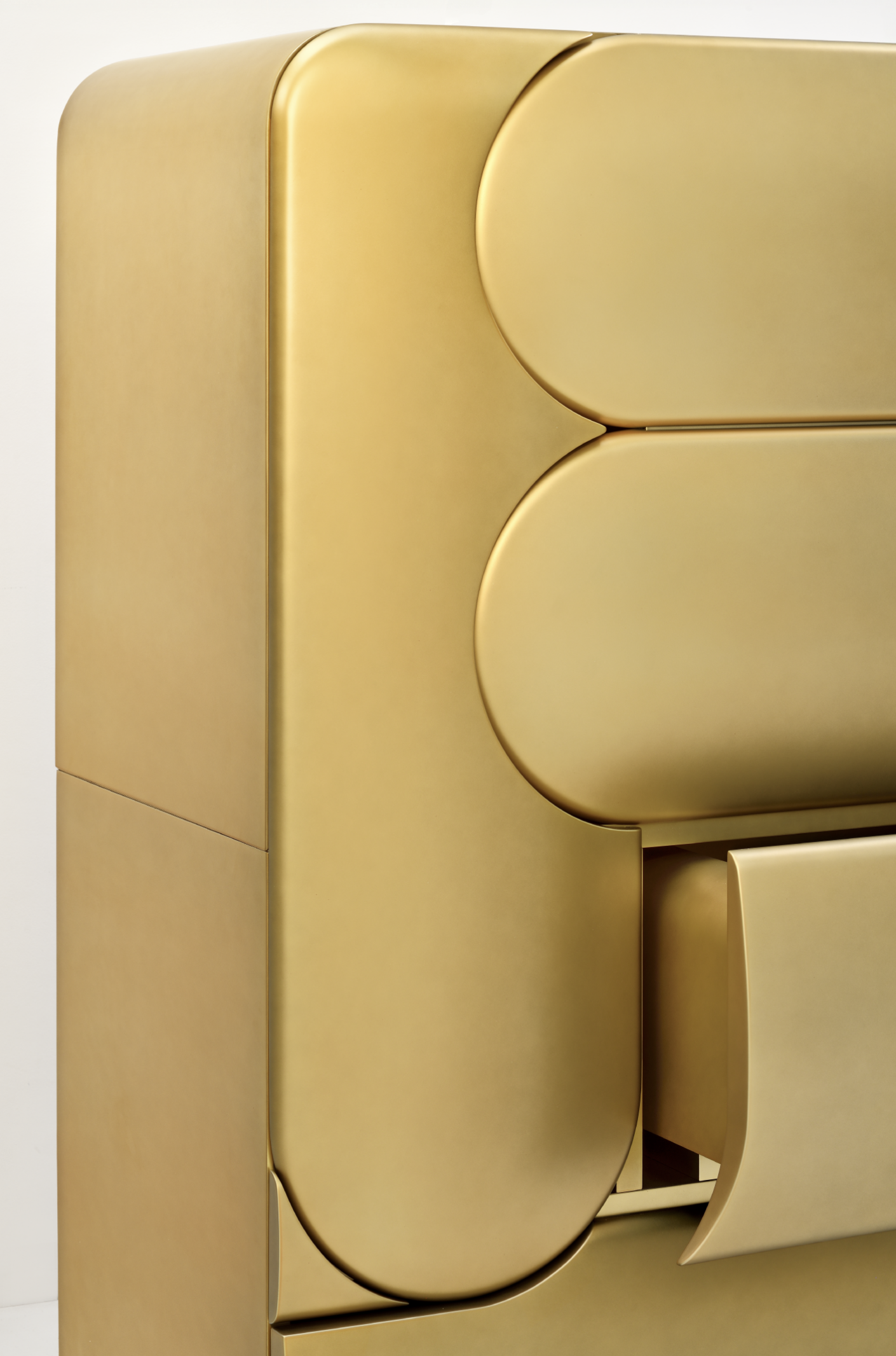 xavier-lust-alchemist-bar-sculptural-metal-design-3.png