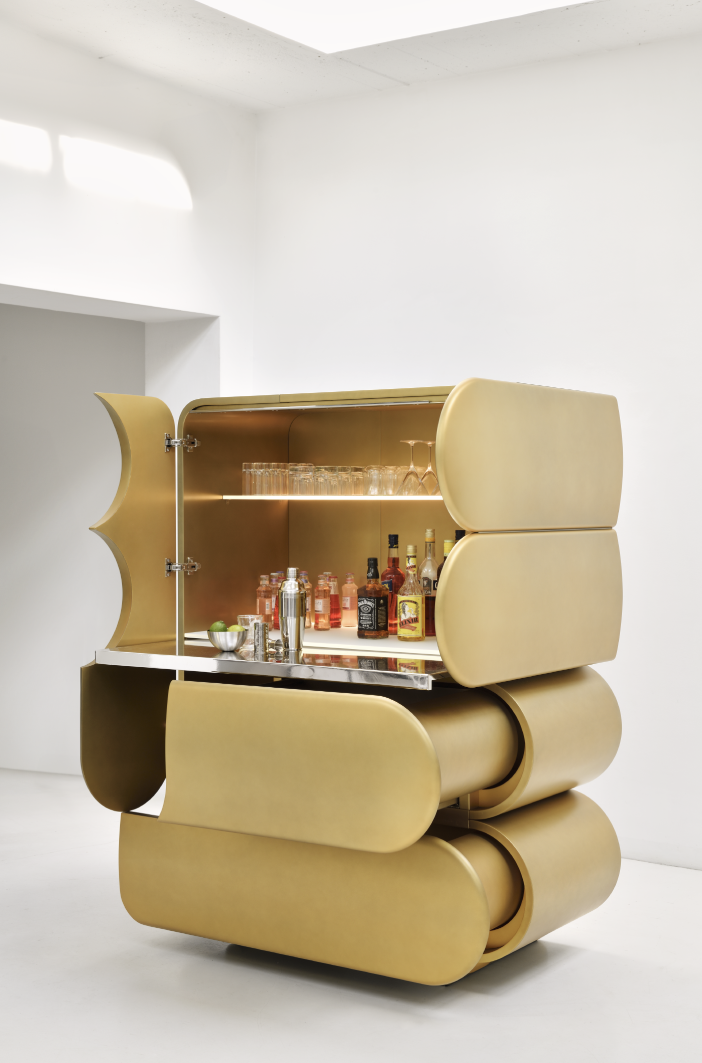 xavier-lust-alchemist-bar-sculptural-metal-design-4.png