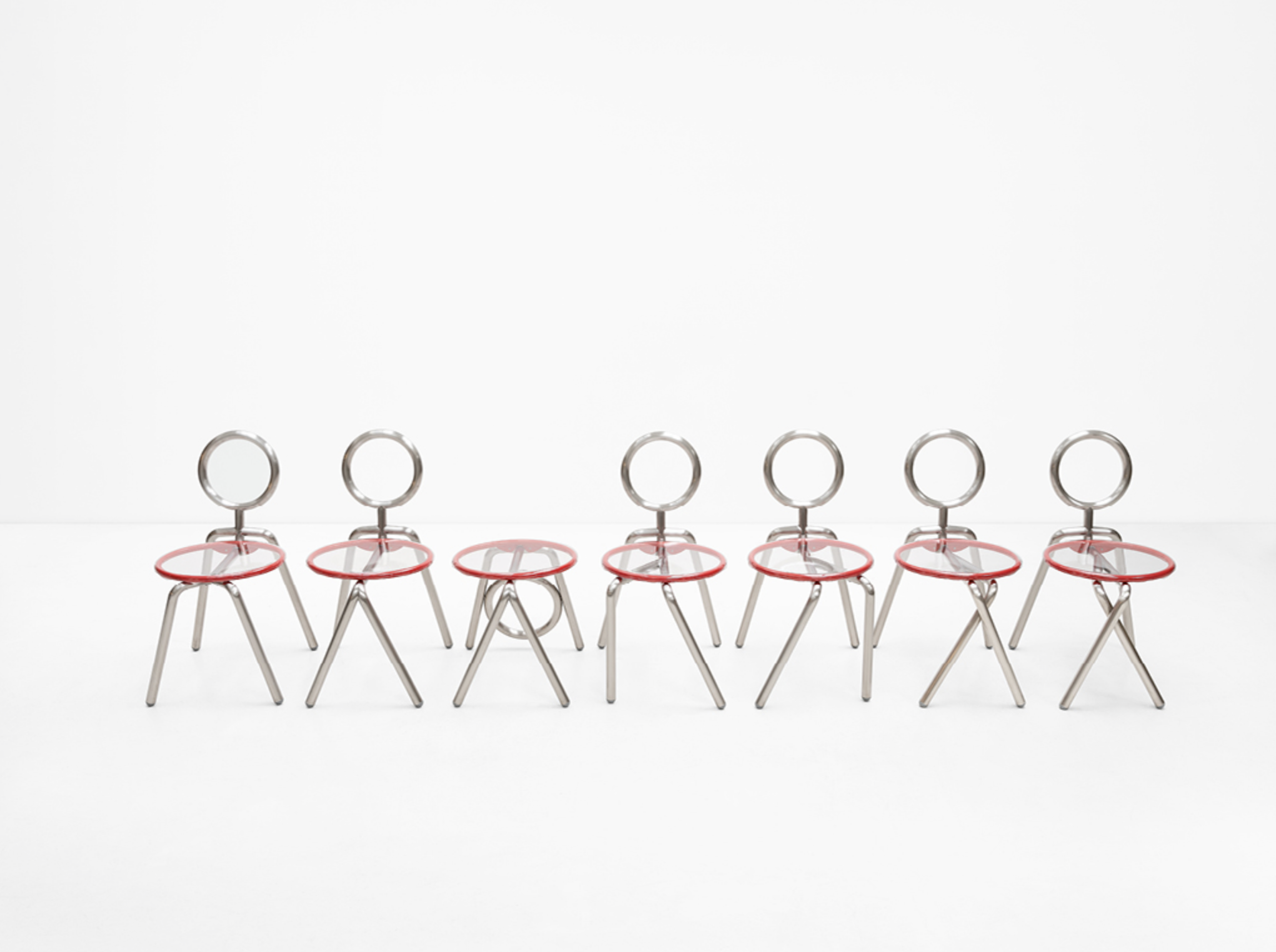 xavier-lust-hula-hoop-chair-sculptural-design-metal-frame-1.png