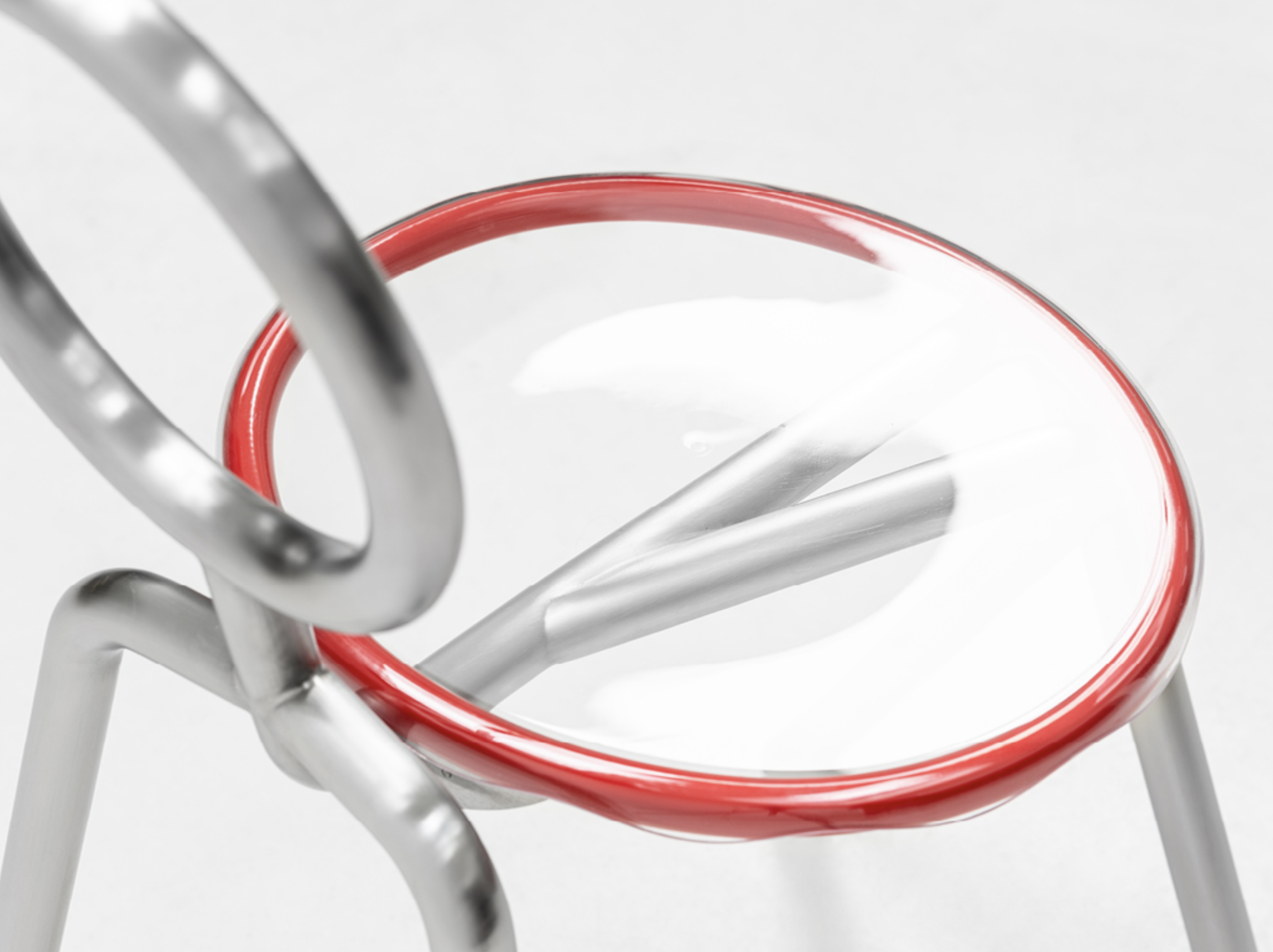 xavier-lust-hula-hoop-chair-sculptural-design-metal-frame-2.png