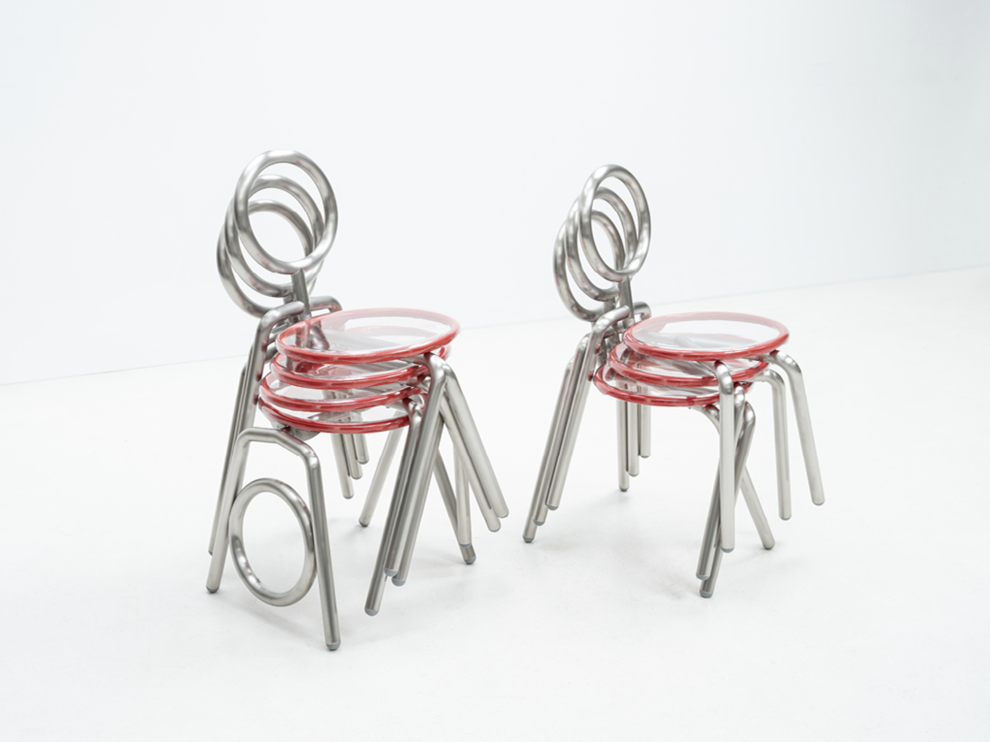 xavier-lust-hula-hoop-chair-sculptural-design-metal-frame-3.png
