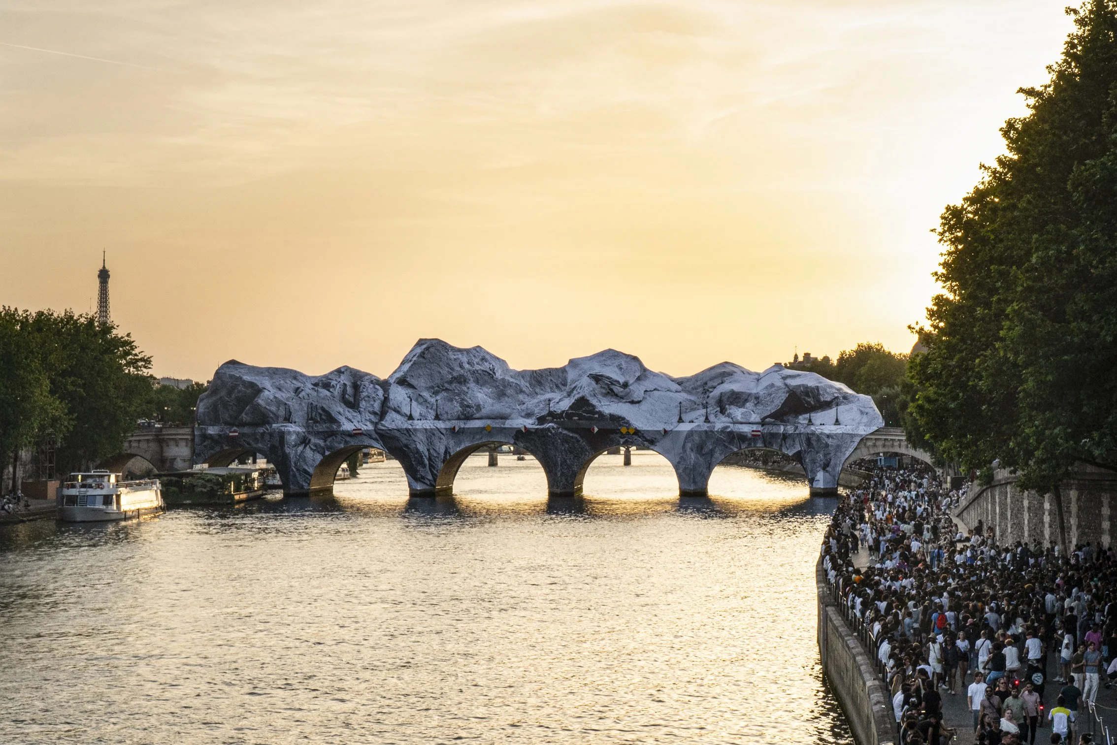 jr-la-caverne-du-pont-neuf-installation-paris-bridge-art-martyn-white-uk-8.jpg