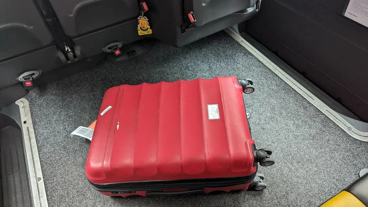 I manspread in black taxis.