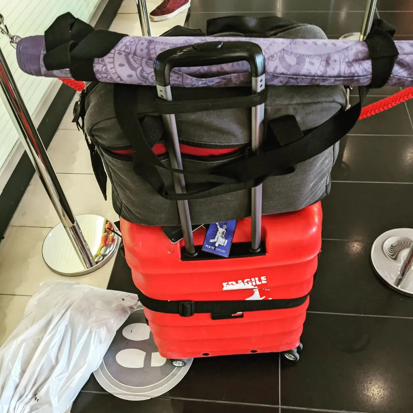 Don't ever tell me I don't work hard. Shit's heavy... 

#kevinsgotbaggage #antlerluggage #imabag #travelinfluencer