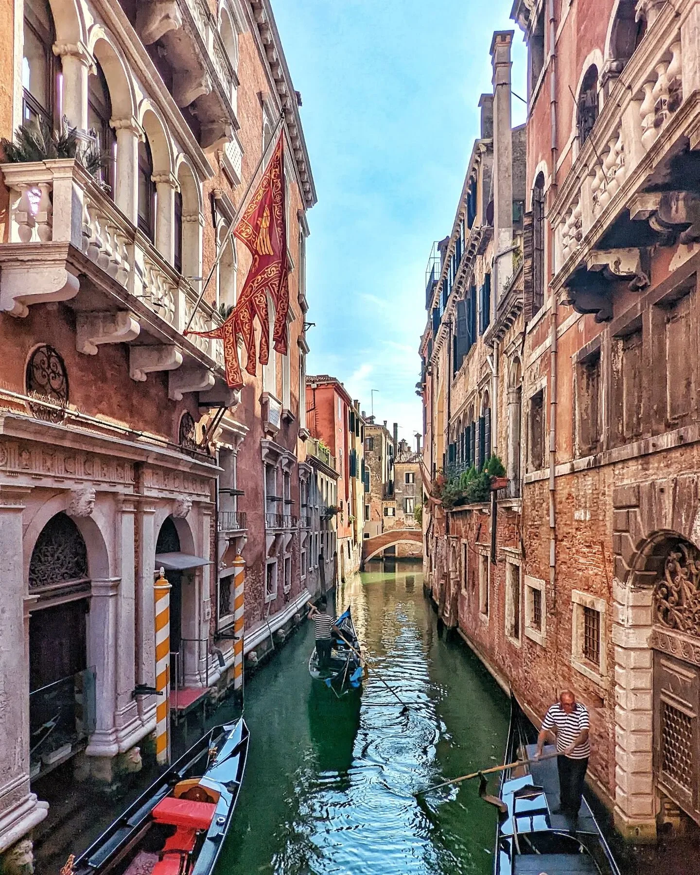Grazie, Venezia. You are a so fun to photograph. Until next time...

Up next: overnight train to Vienna.

P.s. will probably post more Venice. ☺️

#italy #venice #travel #travelgram #condenasttraveller
#instatravel #travelgram #tourism #ilovetravel #