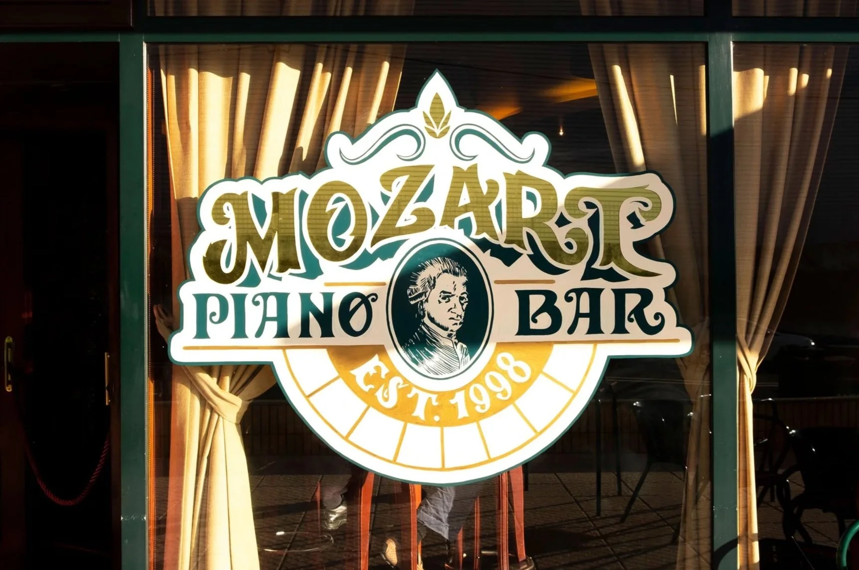MOZART PIANO BAR