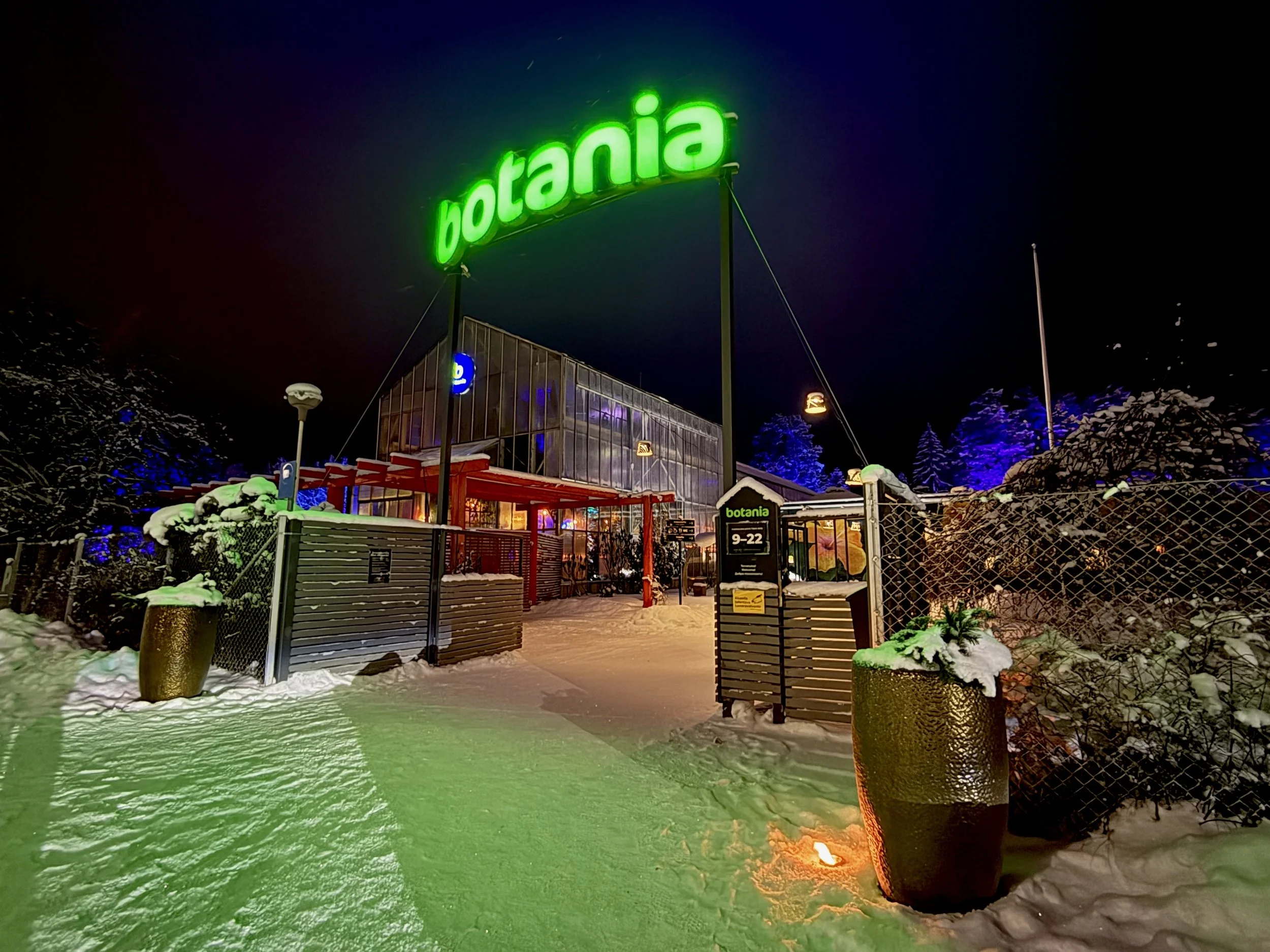 botania-joensuu-finland-winter-attraction-entrance.JPG