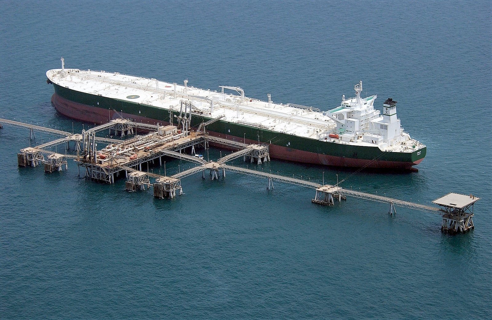 Oil_tanker_Abqaiq_in_2003 2.jpg