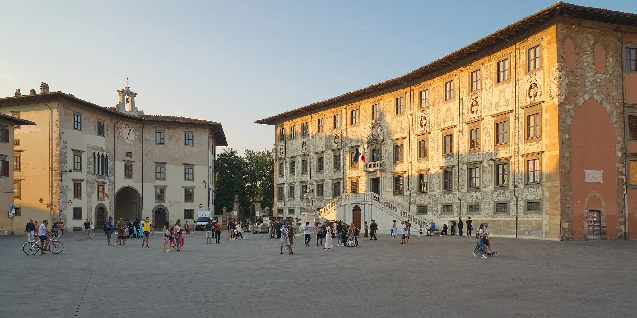 Photo by [Armin Kleiner] — [• CC BY-SA 4.0]