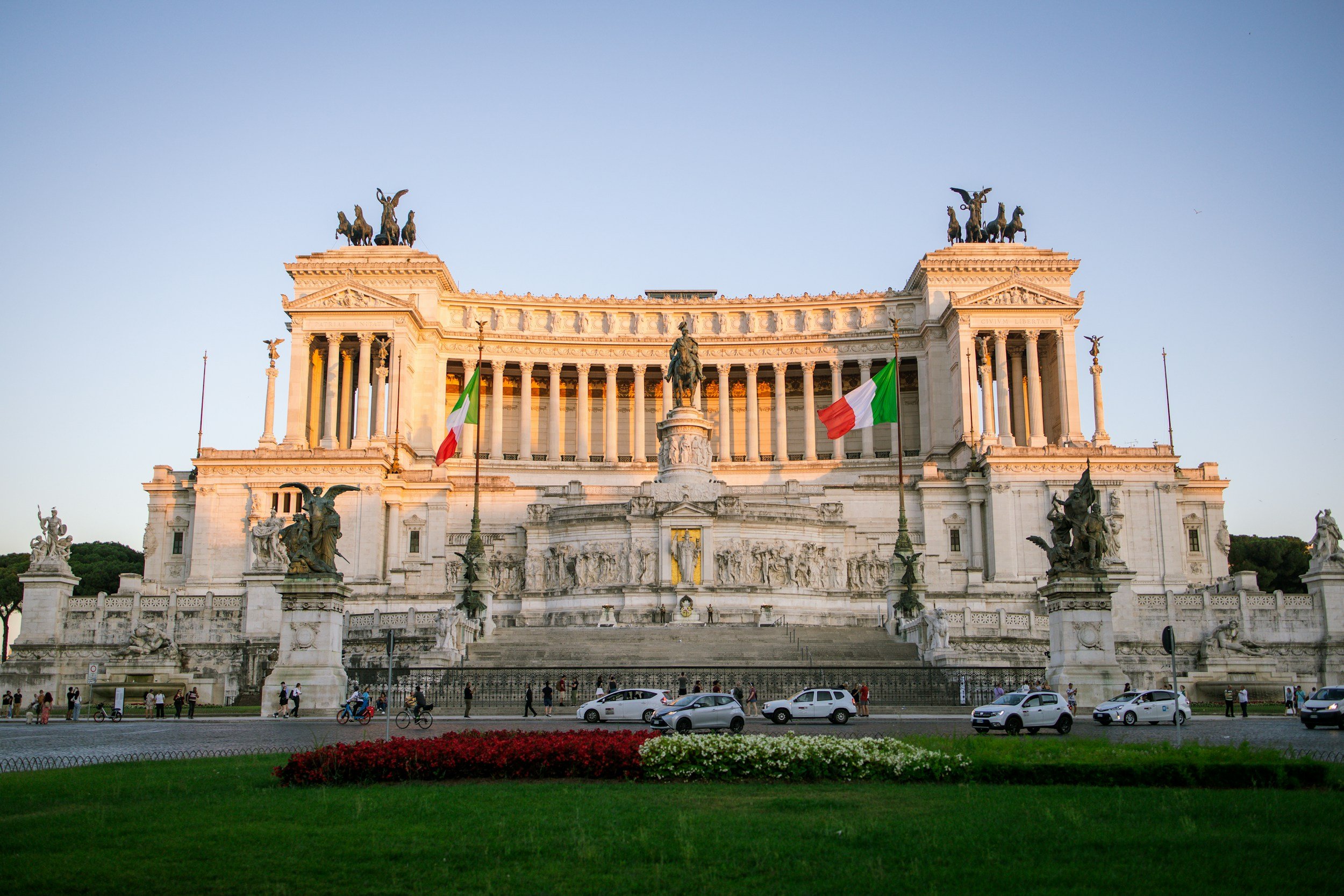 Altare della Patria — [Photo by: Korng Sok] —  [• Unsplash]