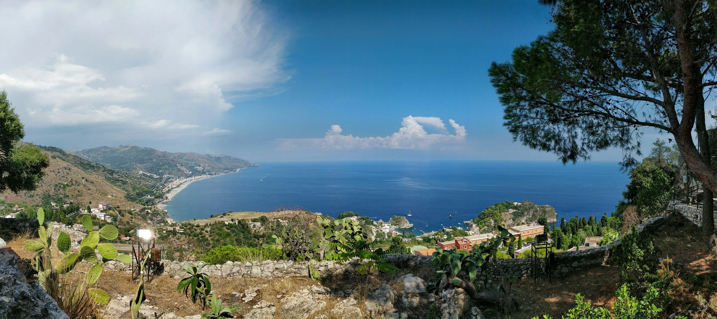 Photo by [Alexis Subias] —  [• Unsplash]