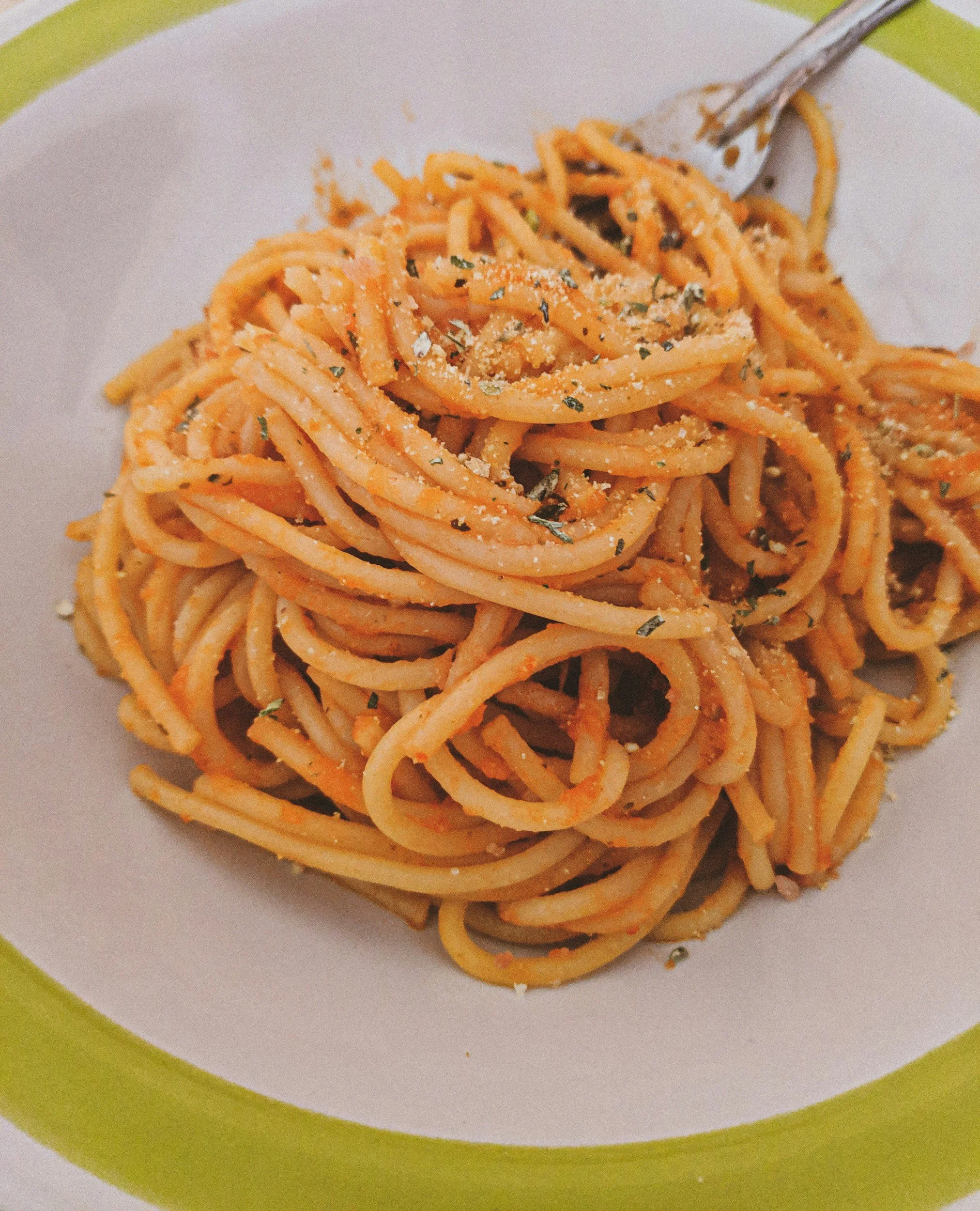 Spaghetti alla bottarga — [Photo by: Naary] — [• Unsplash]