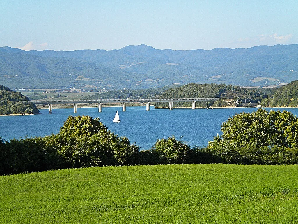 Bilancino Lake — [Photo by: Massimilianogalardi] — [• CC BY-SA 4.0]