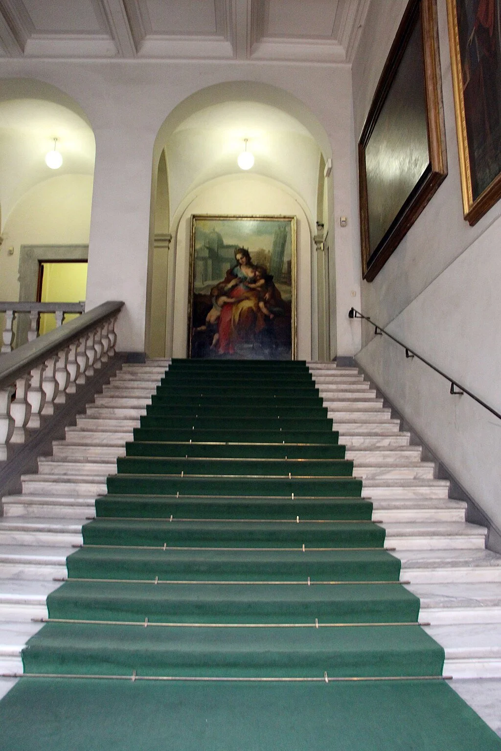 Photo by [Francesco Bini] — [• CC BY-SA 4.0]