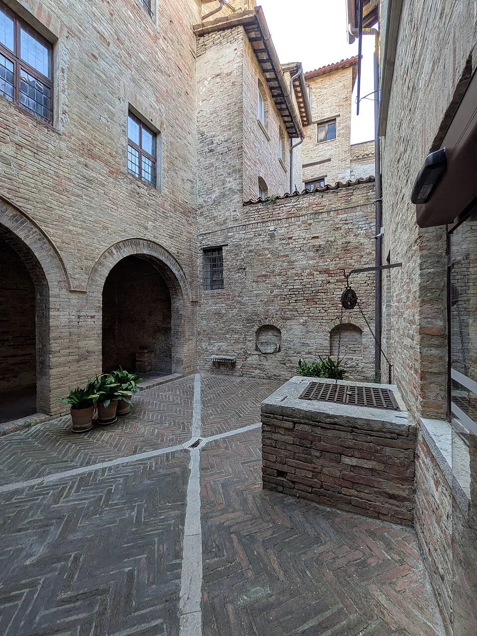 Photo by Accurimbono, CC BY-SA 4.0