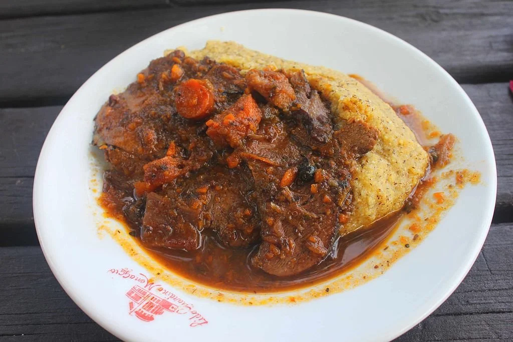 Polenta with meat — [Photo by: Benreis] — [• CC BY-SA 3.0]