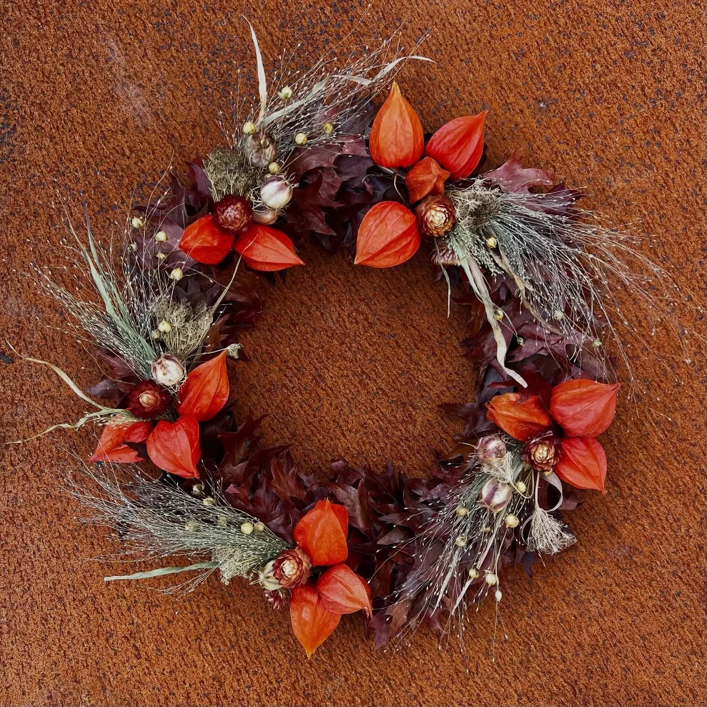 WORKSHOP NATUURLIJKE HERFSTKRANS 7 NOVEMBER 🍁 &mdash; In samenwerking met het @rumptskerkje organiseer ik op vrijdag 7 november twee herfstkransworkshops. In een gezellige ochtend of middag maken we een herfstkrans met puur natuurlijke materialen. J