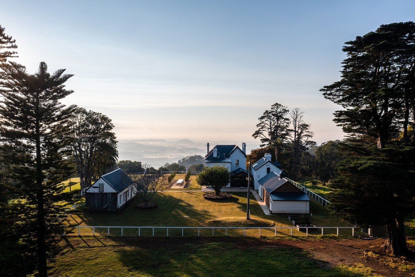 Are you planning a corporate retreat? Seeking a luxurious getaway? Or perhaps dreaming of an intimate celebration? Look no further...
Glenworth Estate offers two exceptional luxury accommodations designed by the renowned international award-winnin