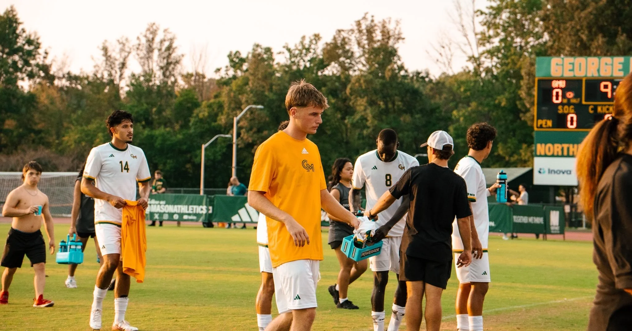 malte-koerber-29-george-mason-matchday-sideline.jpg