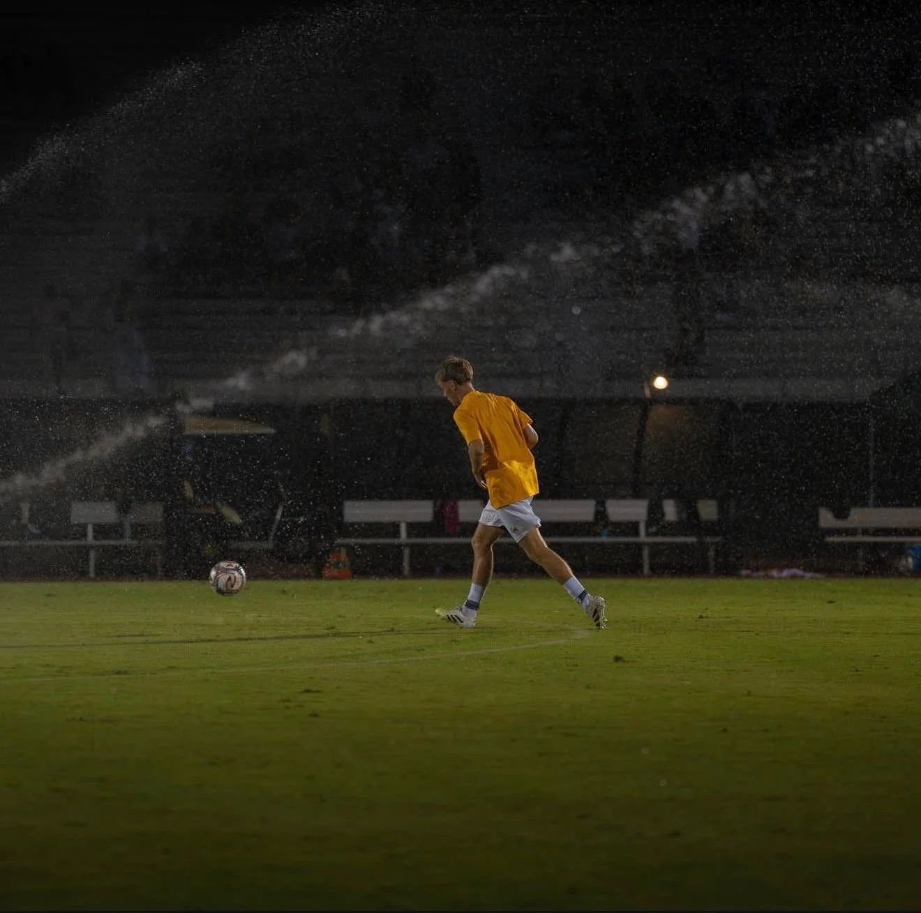 malte-koerber-29-george-mason-warmup-sprinkler.jpeg
