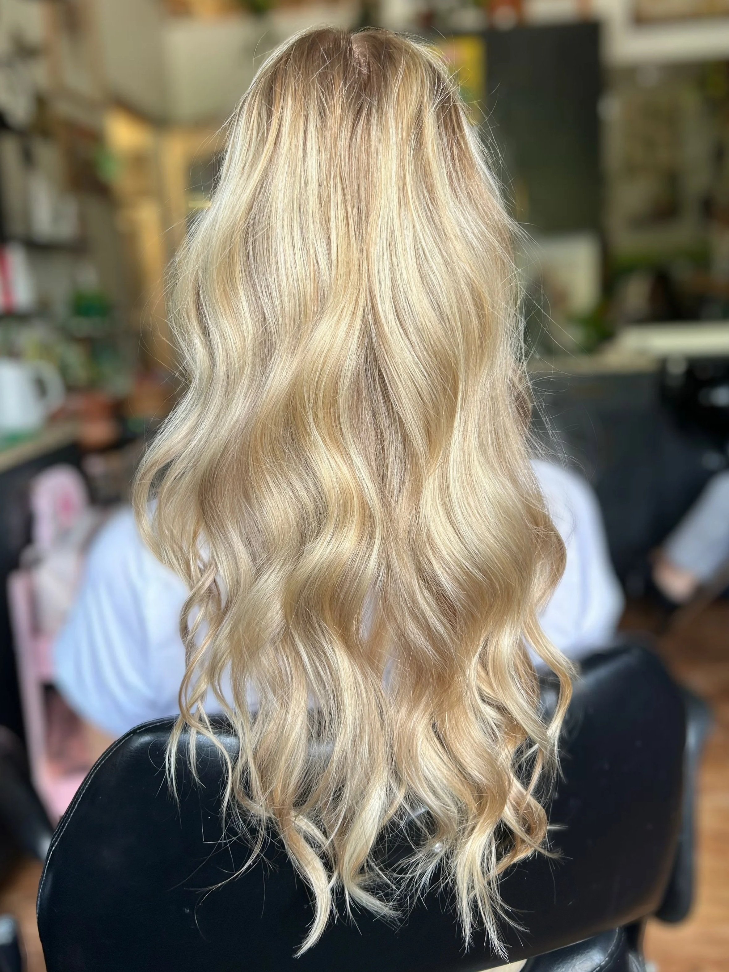 long healthy hair lived-in blonde dimensional blonde hair minneapolis hairstylist