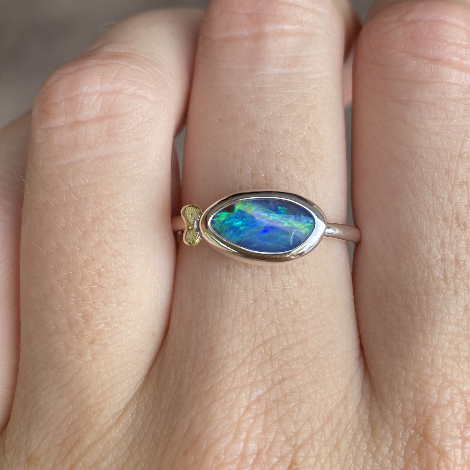Opal fish | size Q