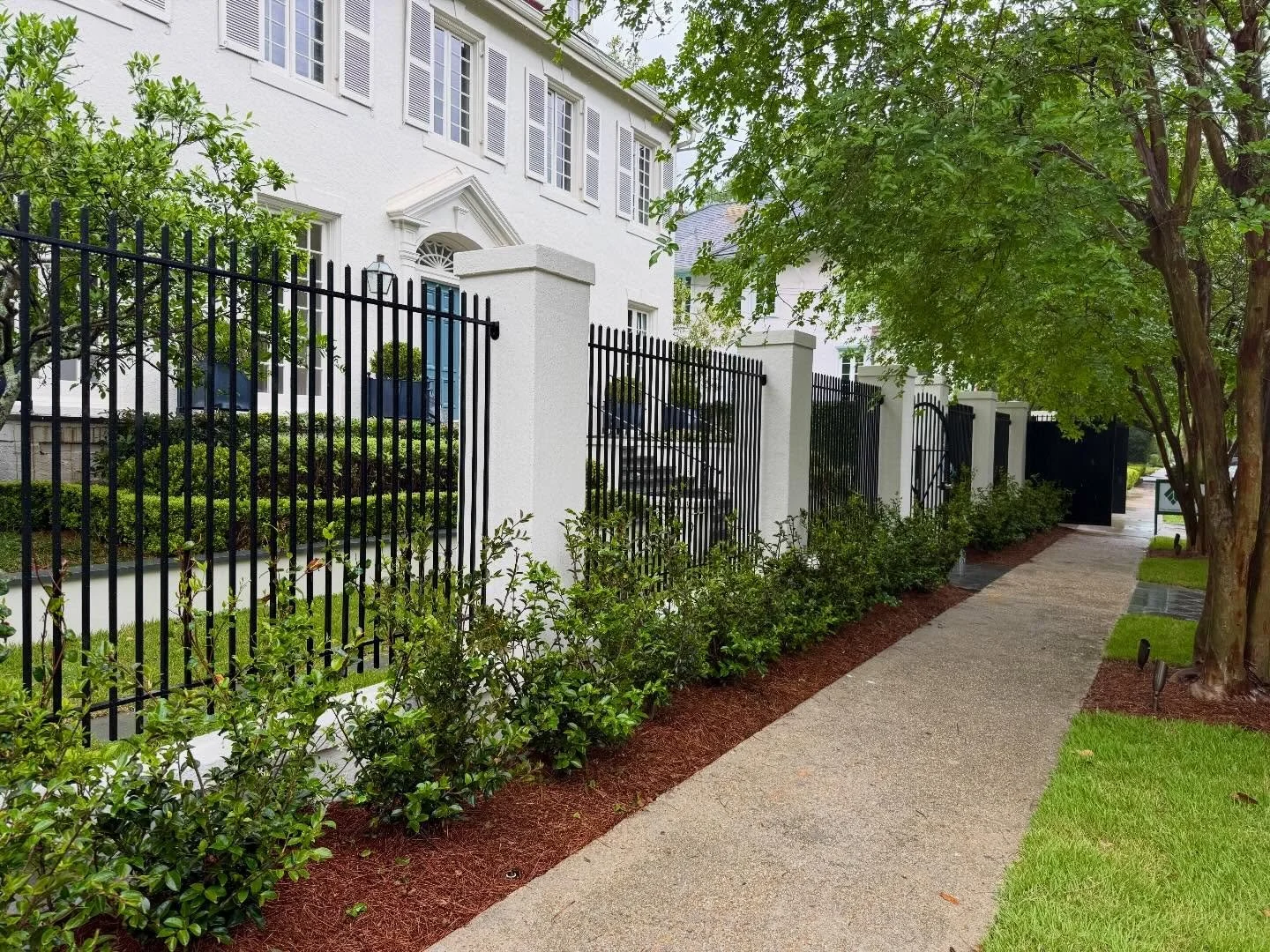 Excited to be wrapping up the final details of this uptown front yard transformation. Working with @danielzangarastudio @hivecompanies to execute and deliver these beautiful elements.