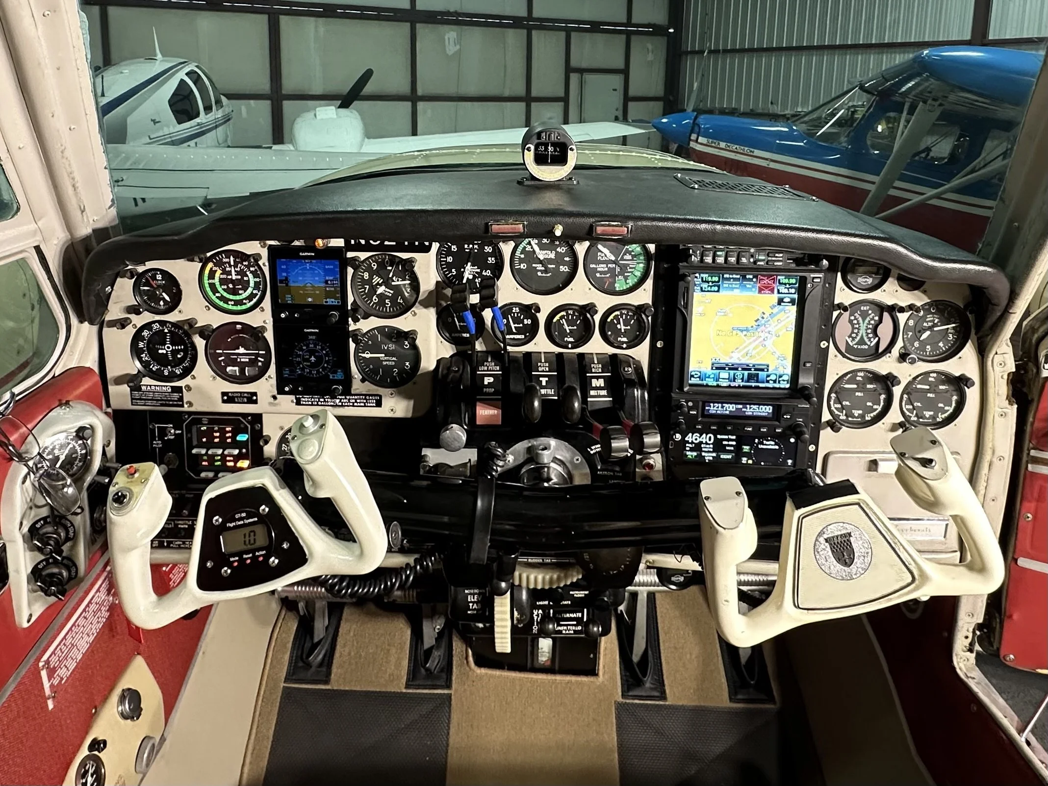 Wetsu Aviation Baron D55 N321N cockpit