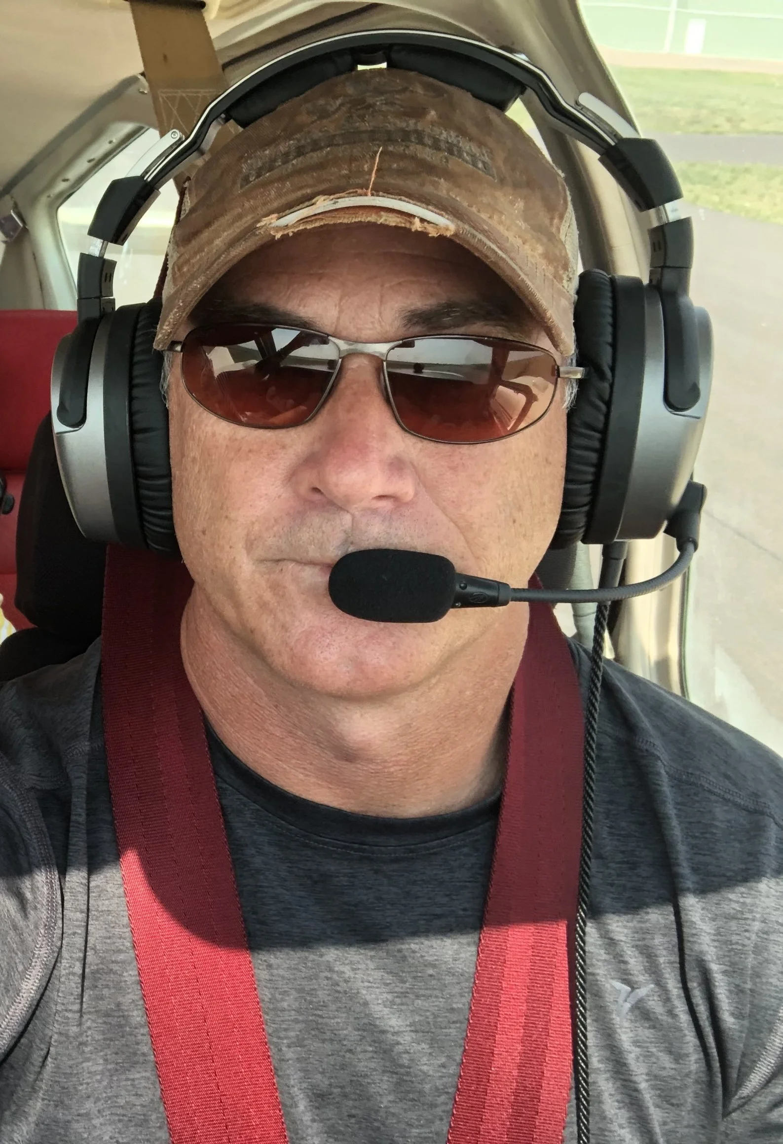Scott Oatman flies the Beechcraft Baron D55 N321N near Colorado’s mountains in inclement weather, maintaining a serious expression while choosing not to continue over the mountains toward Aspen.