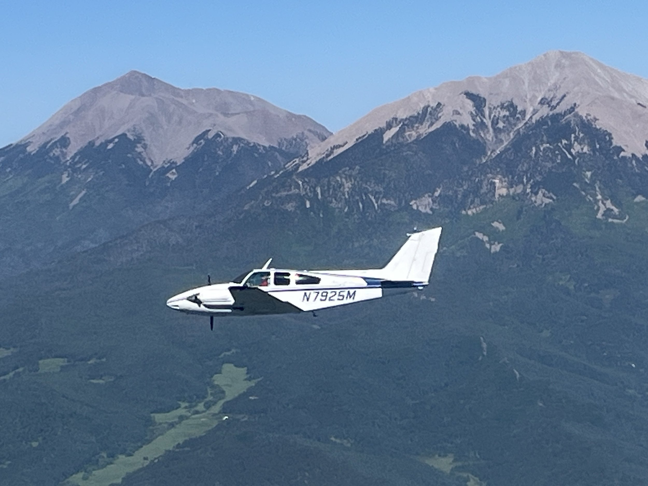 Wetsu Aviation Baron C55 Flying the Pikes Peak Mountains