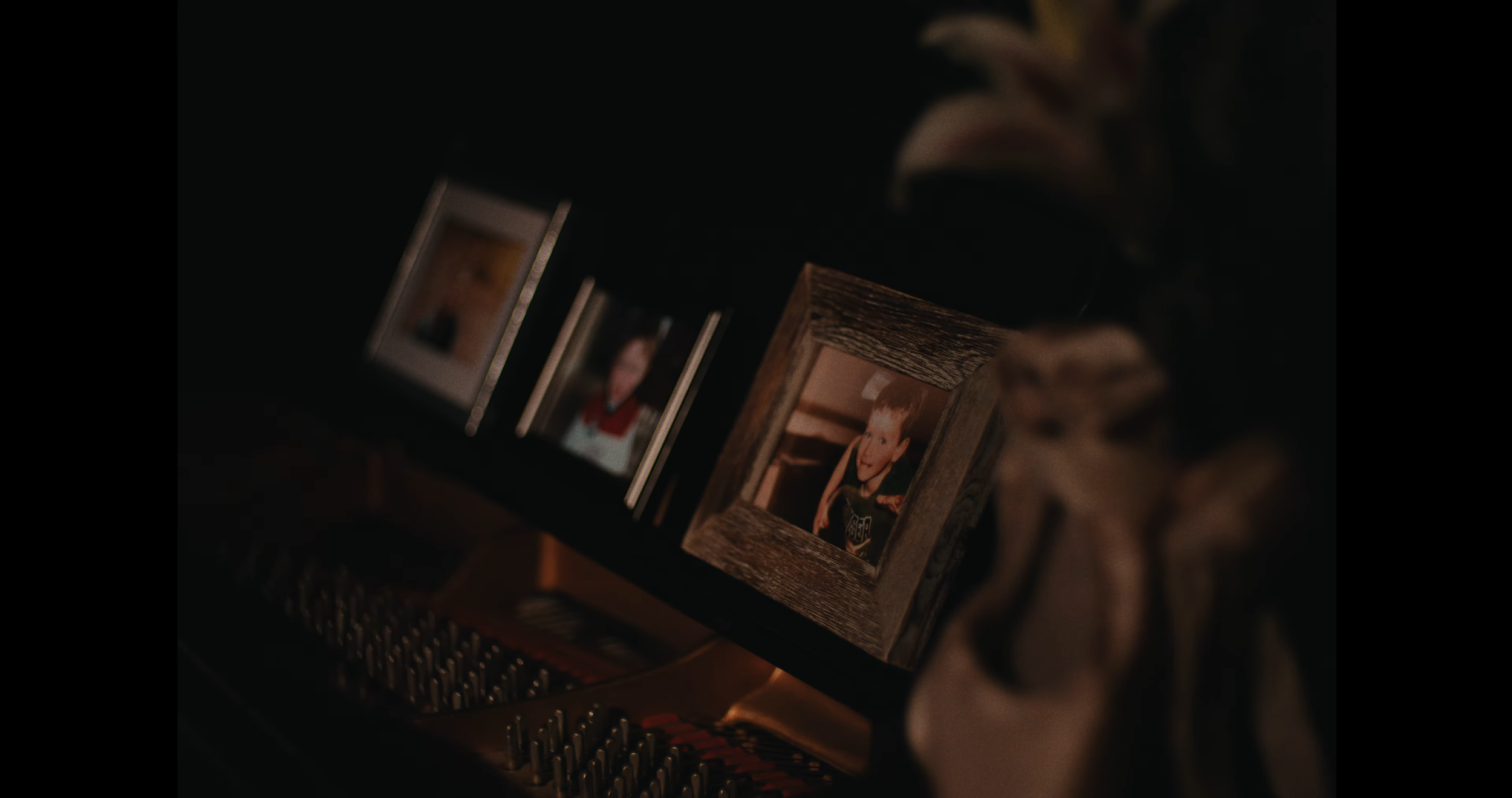 oskar med k - Make Me Feel (Short Film) 4-44 screenshot.png