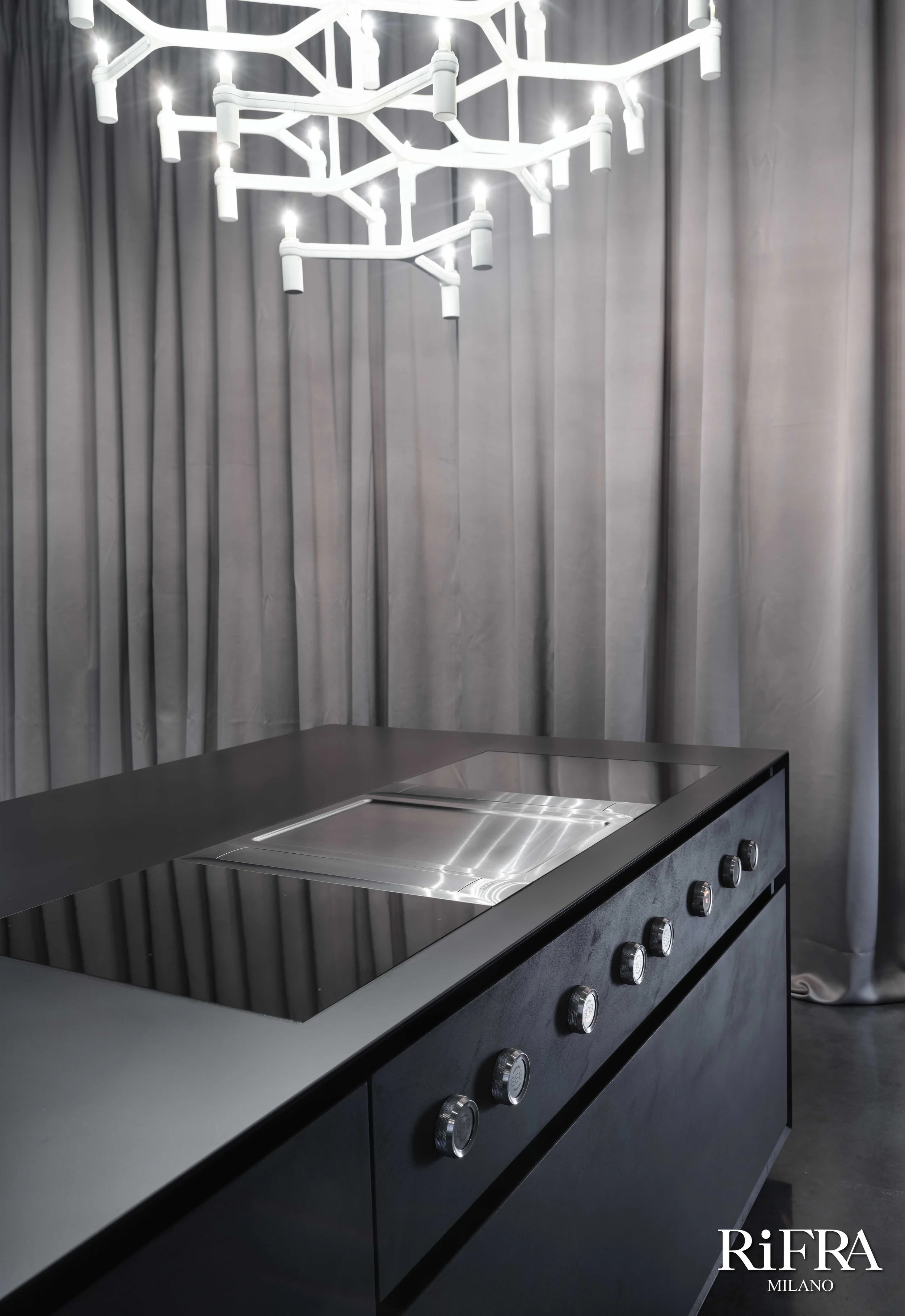 Beppe Showroom Logo-15.jpg