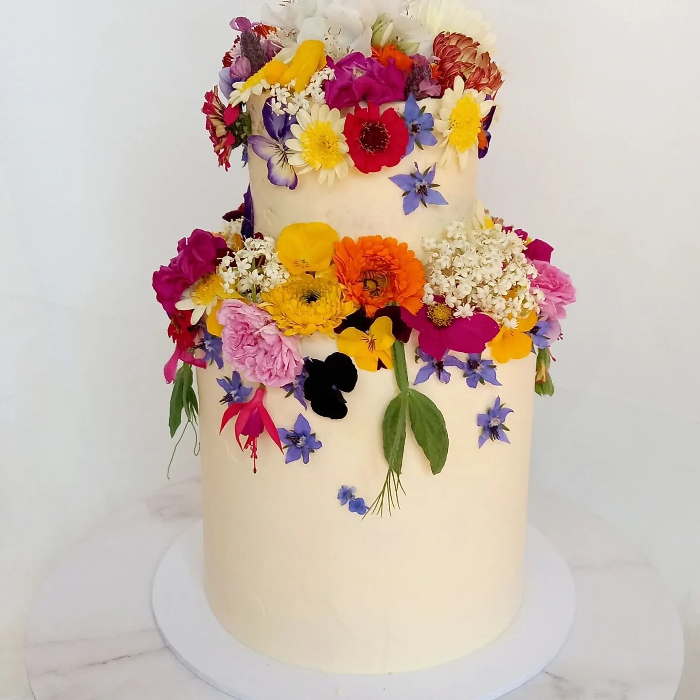 Still one of my all time favourites......

For your next edible flower cake or cupcakes, please visit our website or email us at laviolettebakehouse@gmail.com