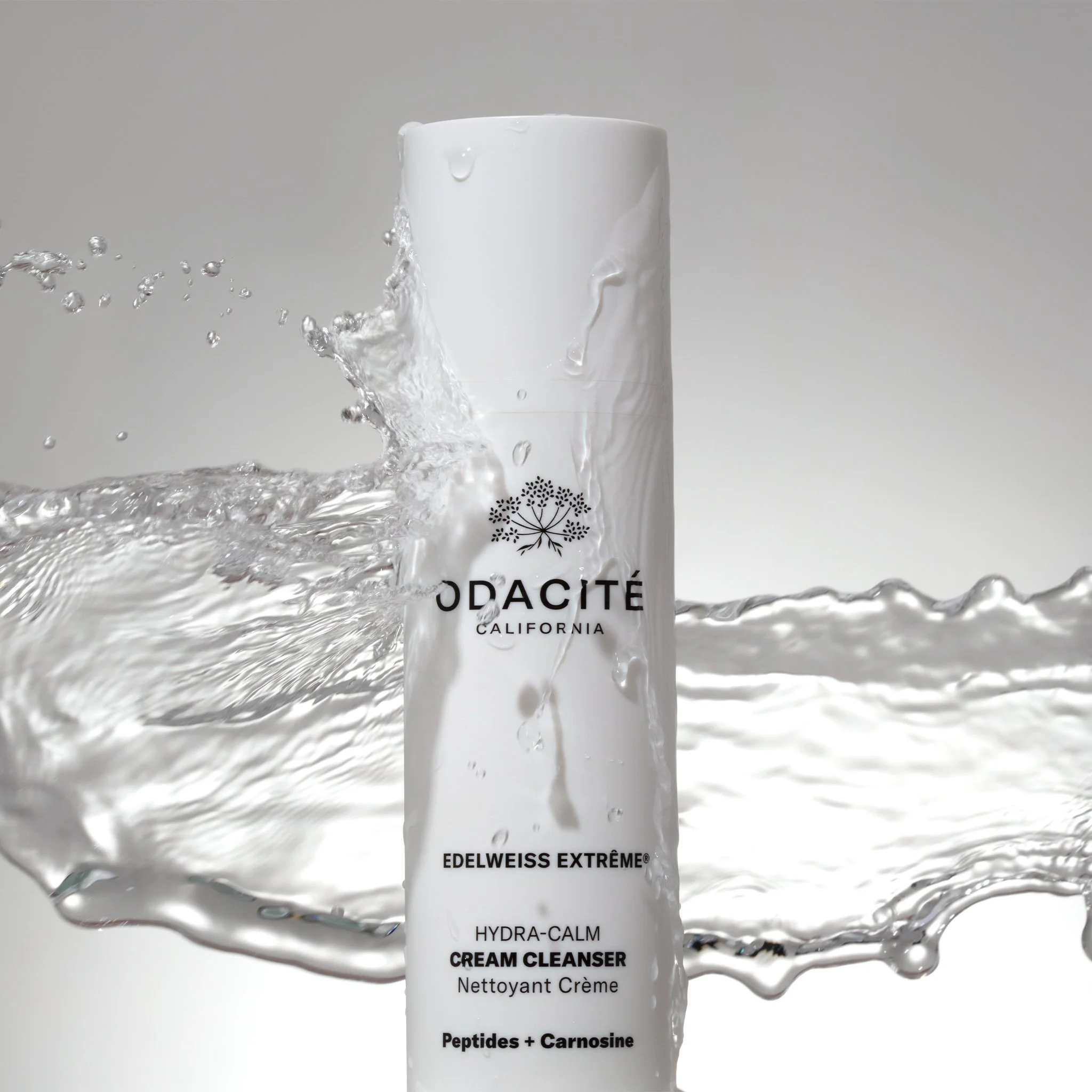 Hydra-CalmCreamCleanser-lifestyle2.jpg