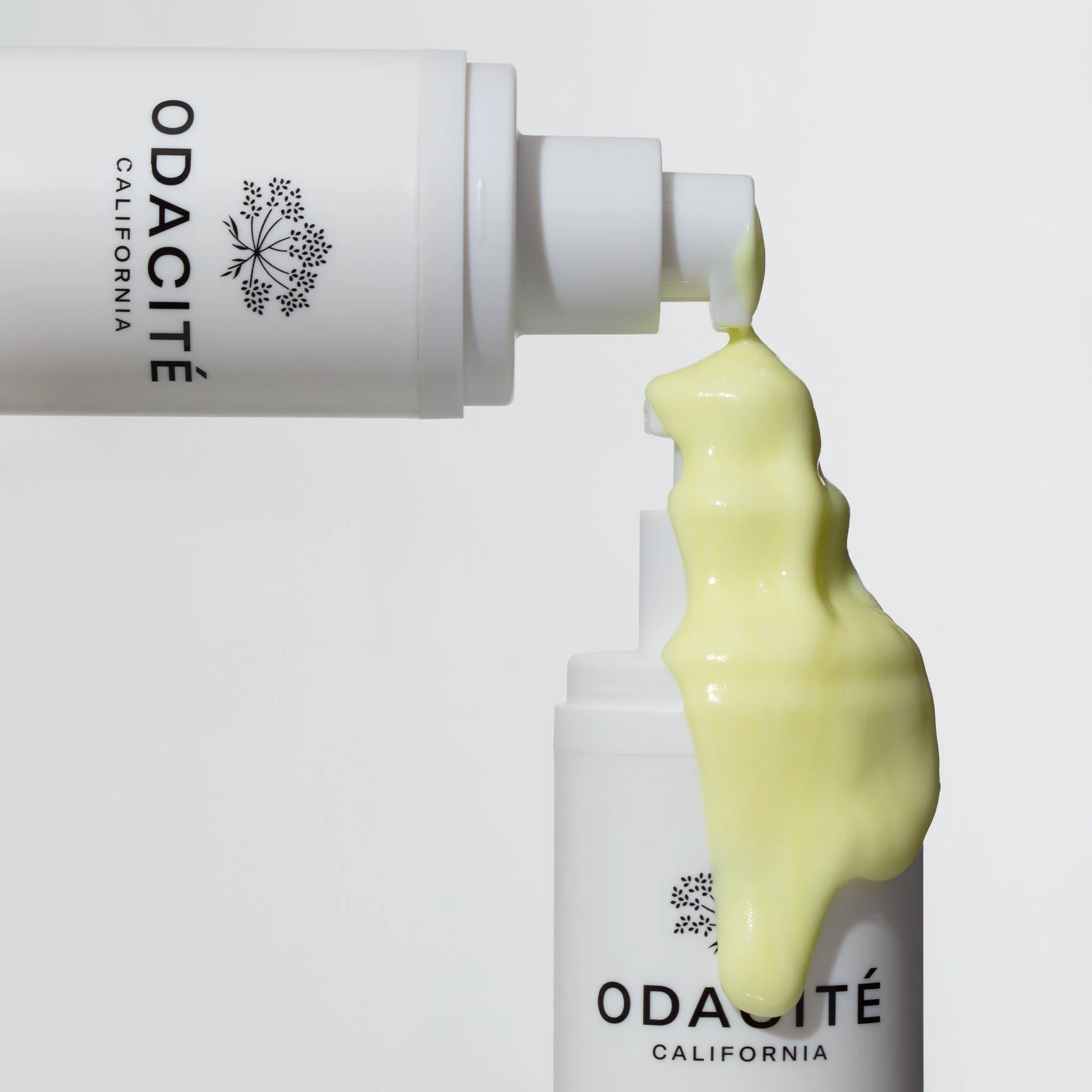 Hydra-CalmCreamCleanser-lifestyle1.jpg