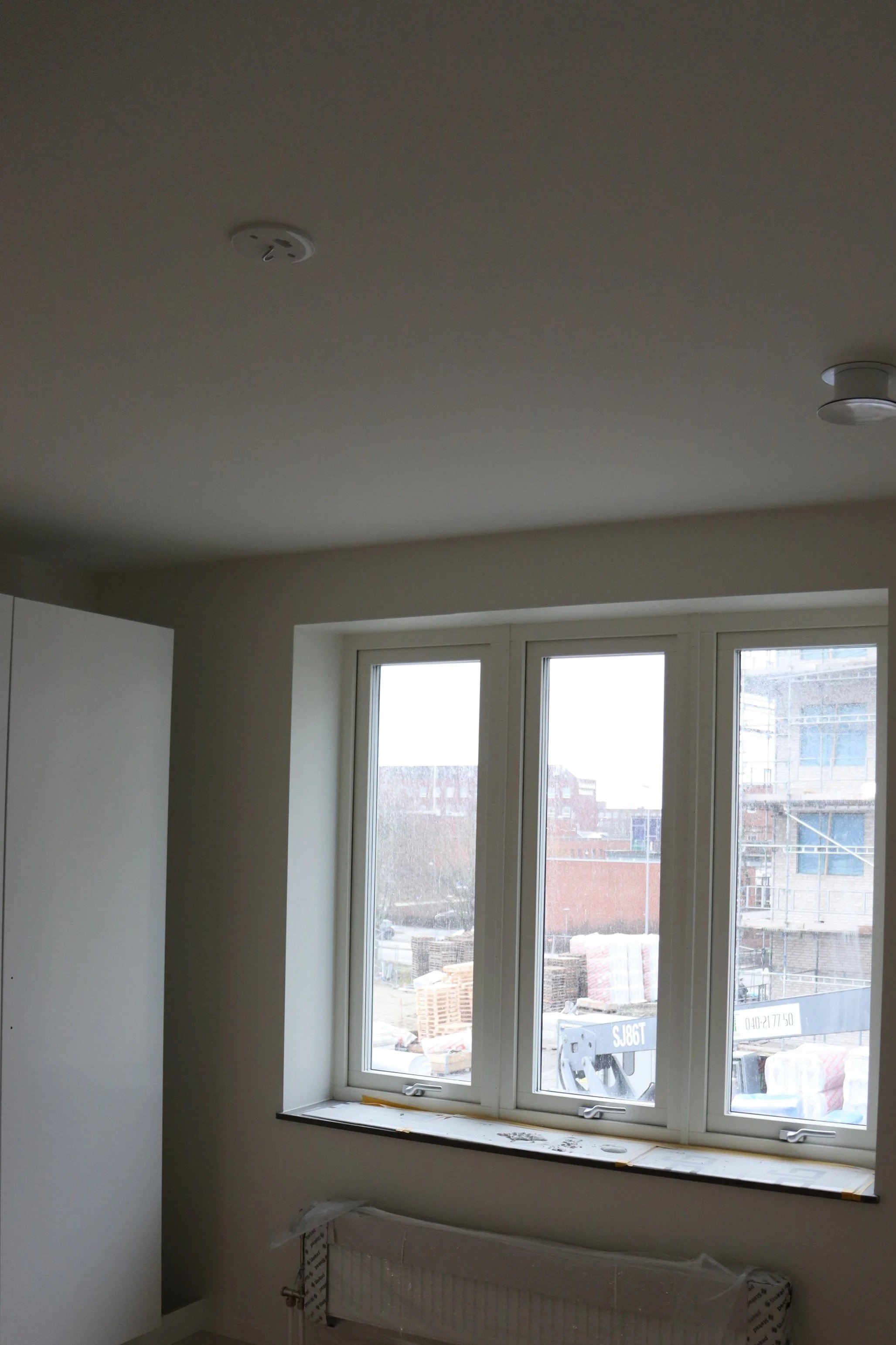 Room, three-room apt. , window