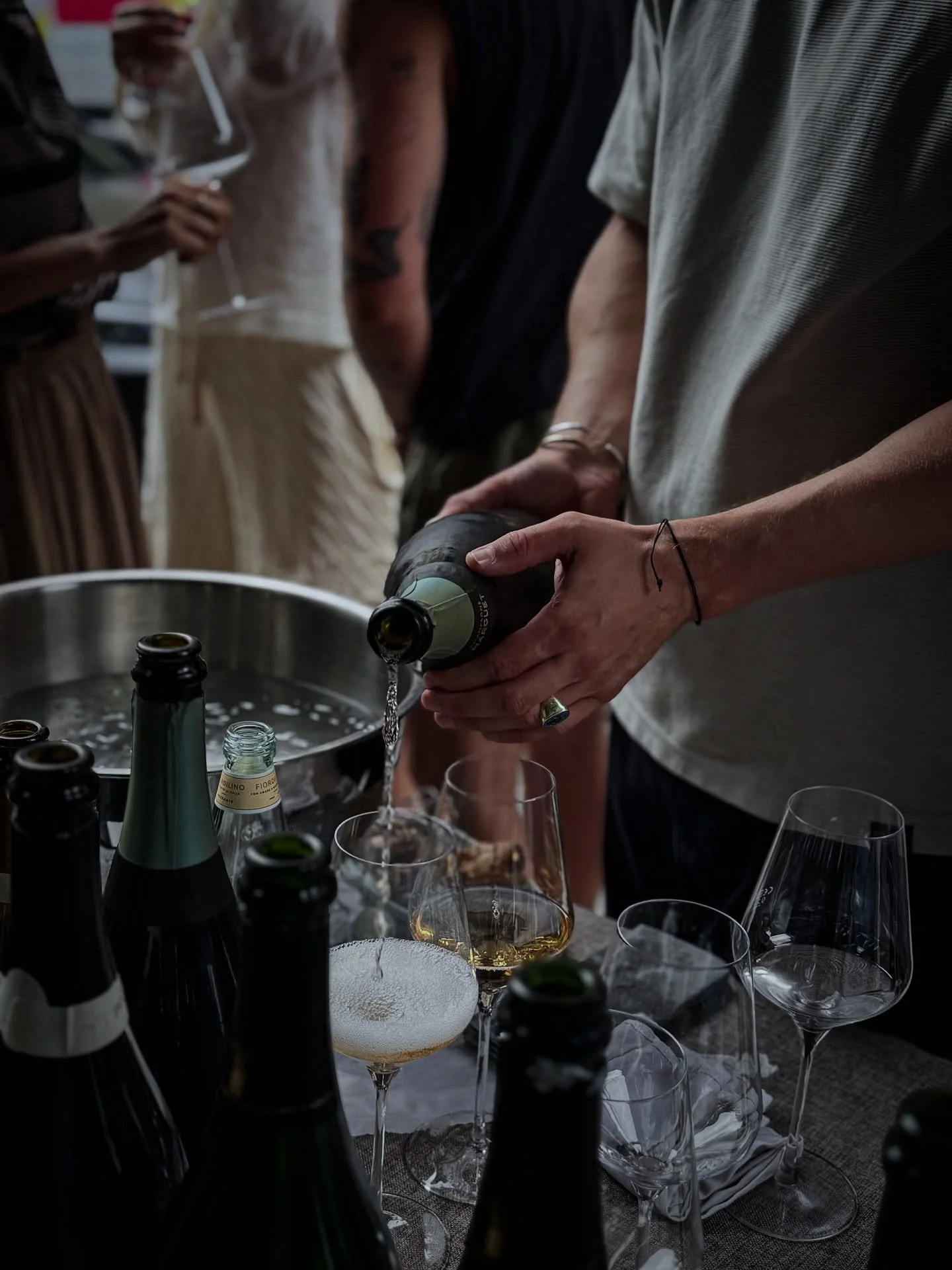 Sunday day drinking ⚡️

#blauelibellem&uuml;nchen #blauelibellebar #weinbar #blauelibelleweinbar #winebar #daydrinks #champagne🍾 #sommelierlife🍷 #sommeliers