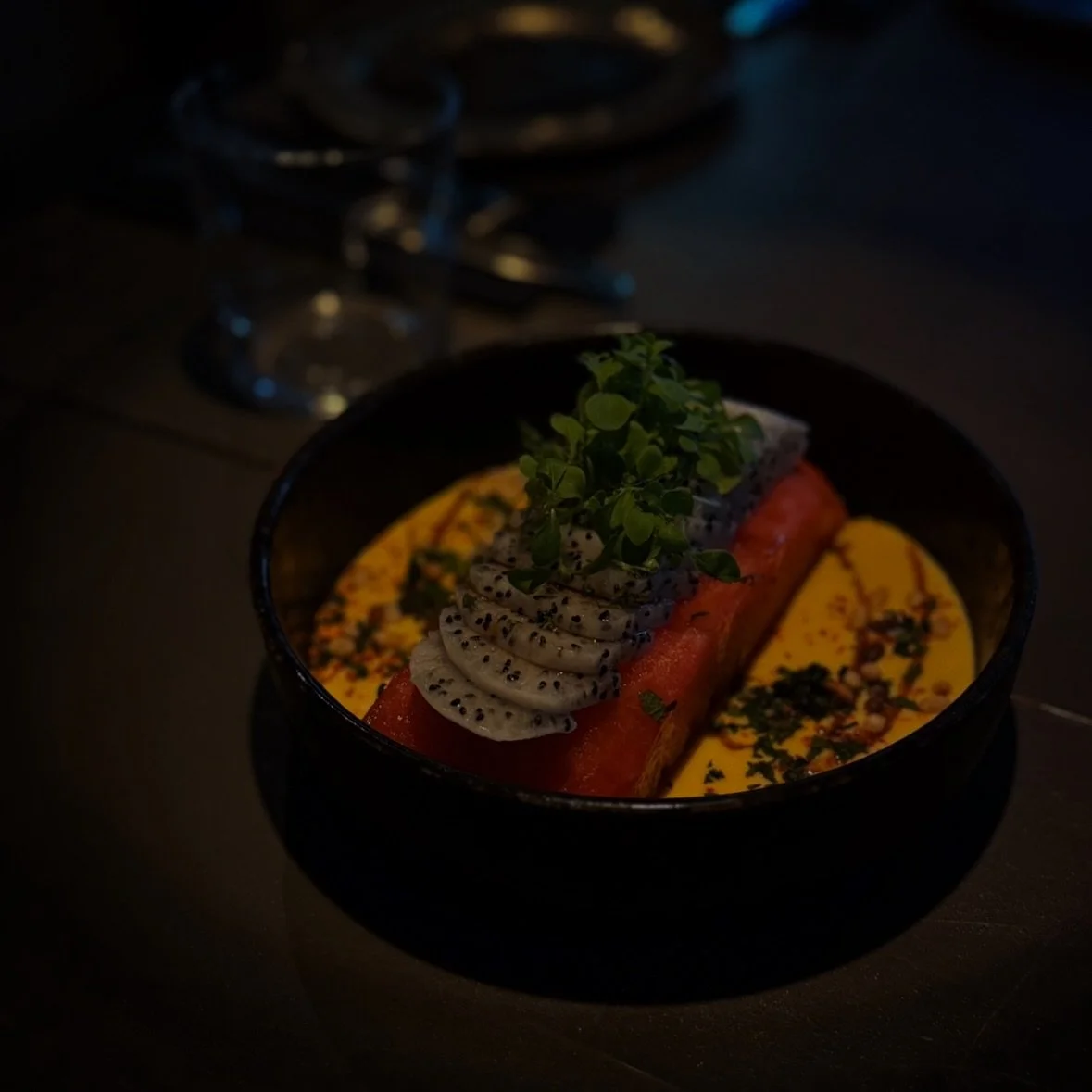 Wassermelone 😮&zwj;💨

#blauelibelle #blauelibellem&uuml;nchen #blauelibellebar #weinbar #winebar #foodie #dinner🍴 #wassermelone  #watermelon🍉 #restaurantguidem&uuml;nchen #gaultetmillau #fallstaffmagazine #barguidem&uuml;nchen