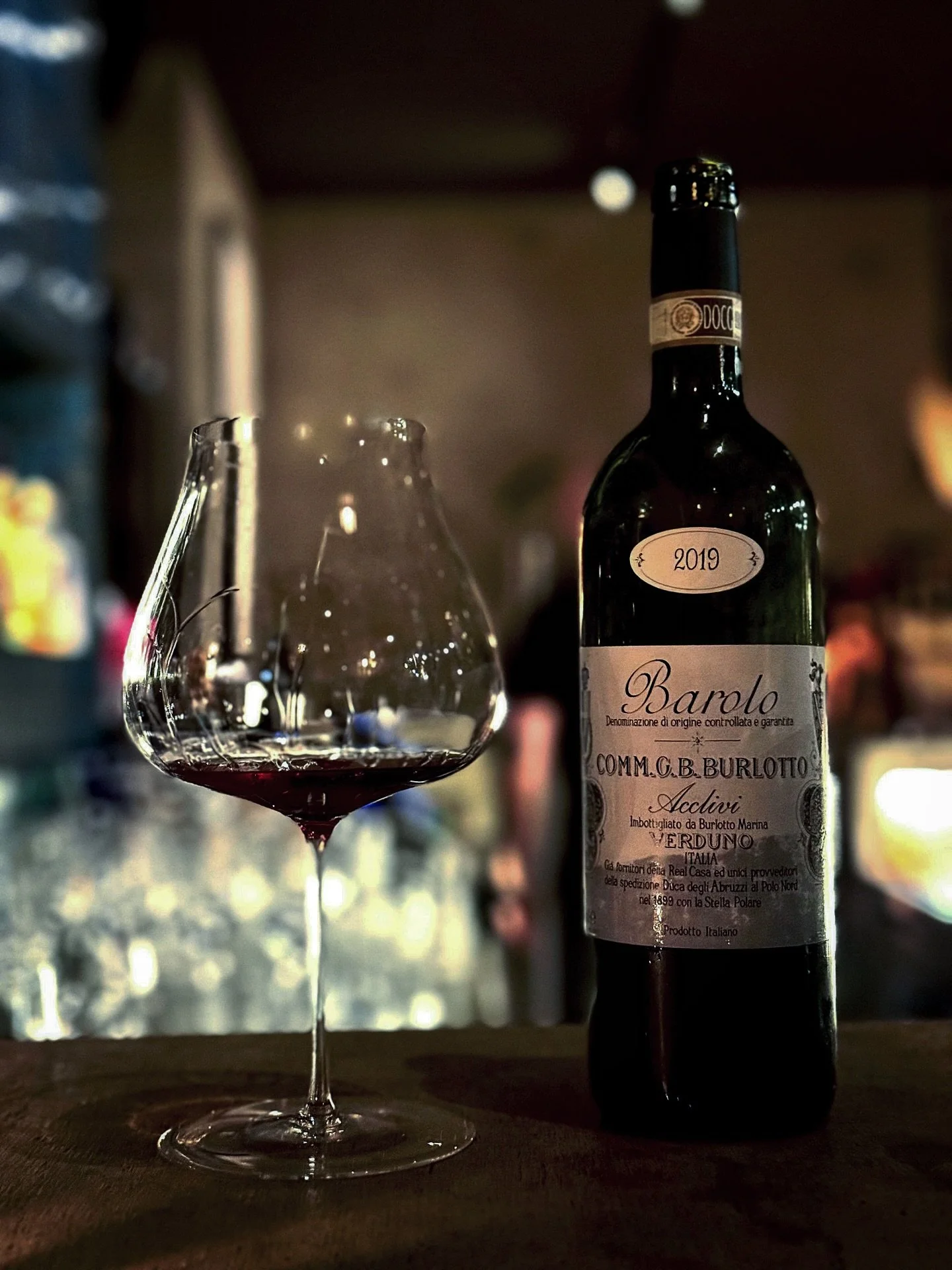 Barolo Dienstag 🚨

#Barolo #Burlotto #Barolo2019 #Nebbiolo #Langhe #PiemonteWine #ItalianWine #PiemontWine #FineWine #WineLovers

#NaturalWine #VinoNaturale #TerroirDriven #MinimalIntervention #SmallProducer #RealWine #CraftWine #UnfilteredWine #Win