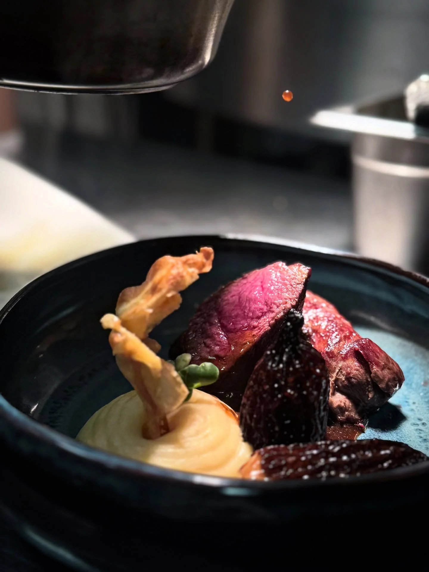 🦌 

#blauelibellem&uuml;nchen #blauelibellebar #huntoftheday #foodinspo #munichculinary #culinarytravel #winebar🍷 #winebarvibes #foodlab #barfood #munichnights