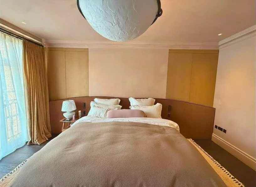 Bedroom transformation using Bauwerk lime wash paint. Such a beautiful finish!
📧: info@advantagebasements.co.uk

#interiordesign #bauwerk #bedroomdesigns #luxuryhomes #londonconstruction