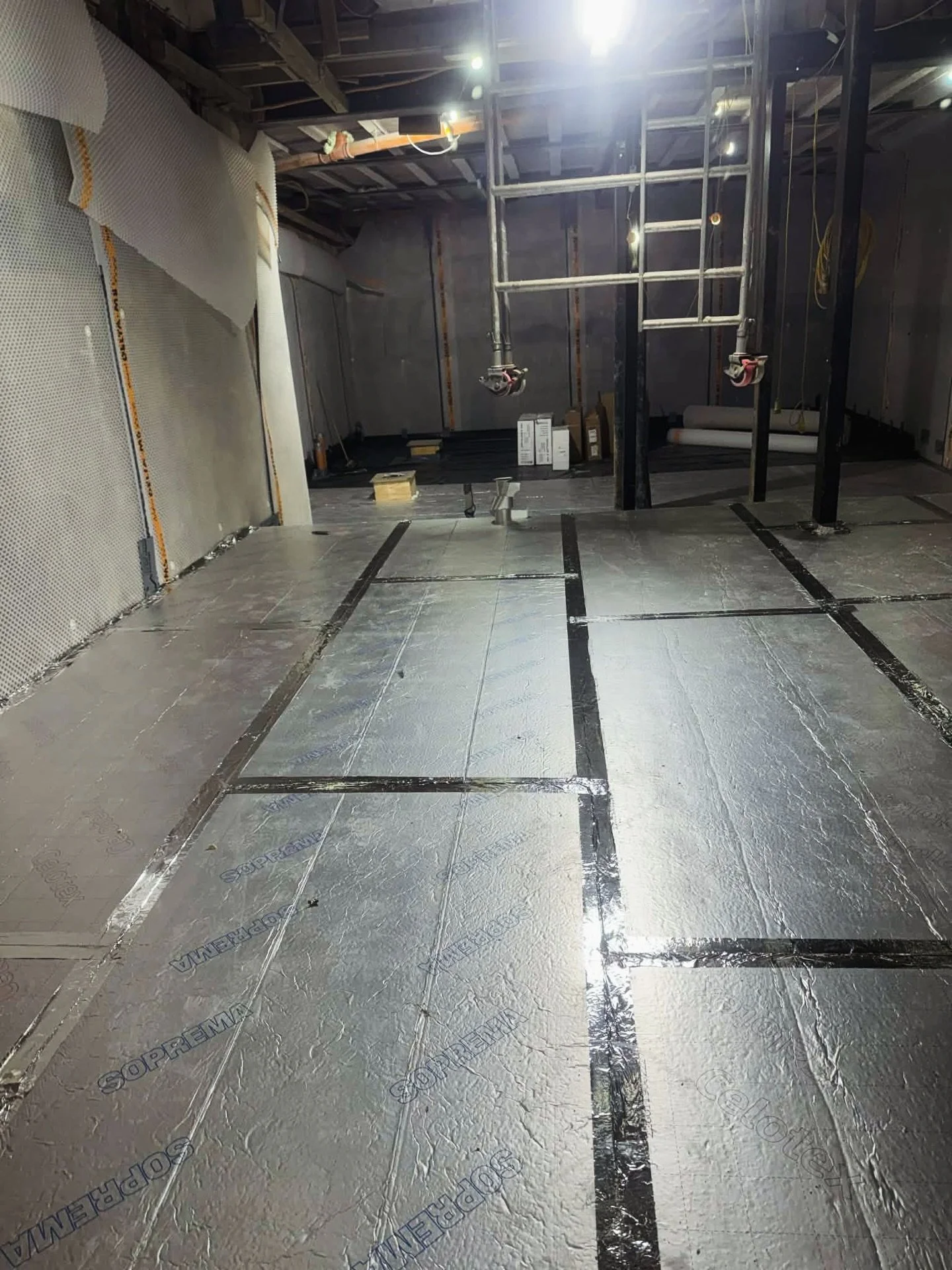 Here is a close look at an installation of a Delta Type C waterproofing system, designed to manage water ingress and relieve hydrostatic pressure
📧: info@advantagebasements.co.uk

#construction #basementconstruction #londonconstruction #basement #ba