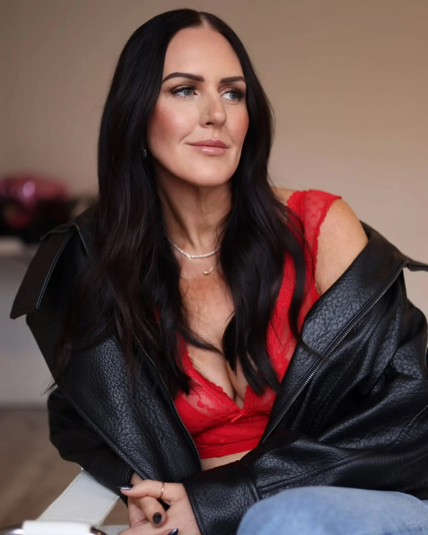 Confidence isn&rsquo;t optional, it&rsquo;s a choice. 

Walk in golden, walk in bold, and let the world adjust to you. The right glow doesn&rsquo;t just look good, it powers everything you do.

#SprayTanSeattle #HotGirlGlow #CustomAirbrushTan #Radian