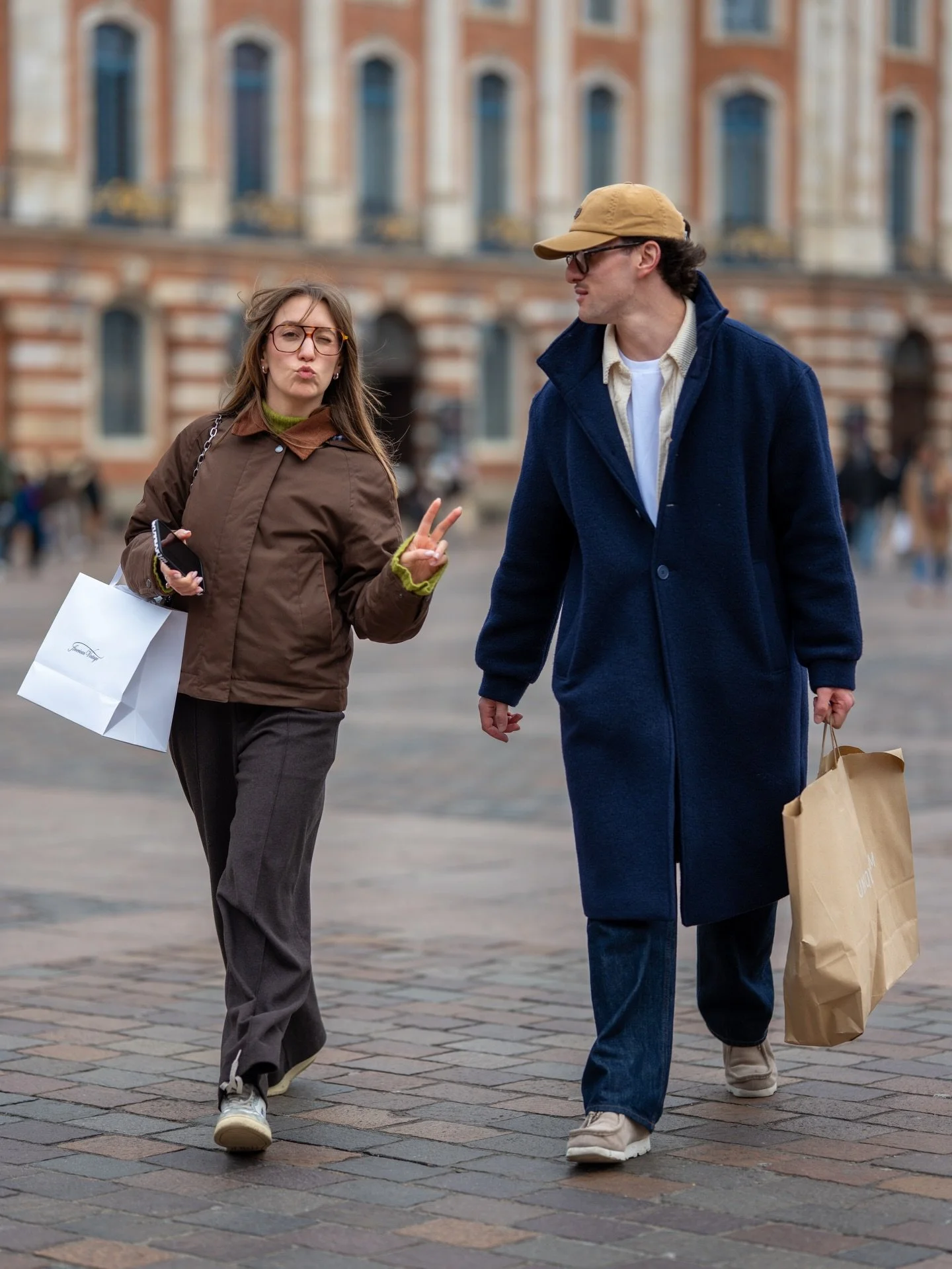 Les gens (et les chiens) sont styl&eacute;s, &eacute;pisode 8493. Sinon le soleil revient quand d&eacute;j&agrave; ?